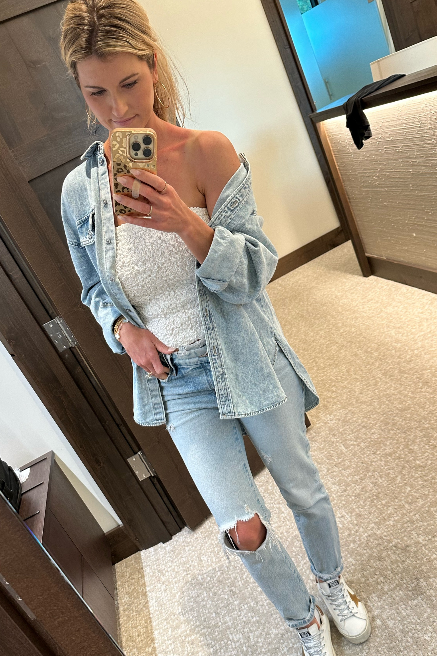 Denim, white textured tube top, casual dinner outfitt

#LTKSaleAlert #LTKStyleTip #LTKFindsUnder50