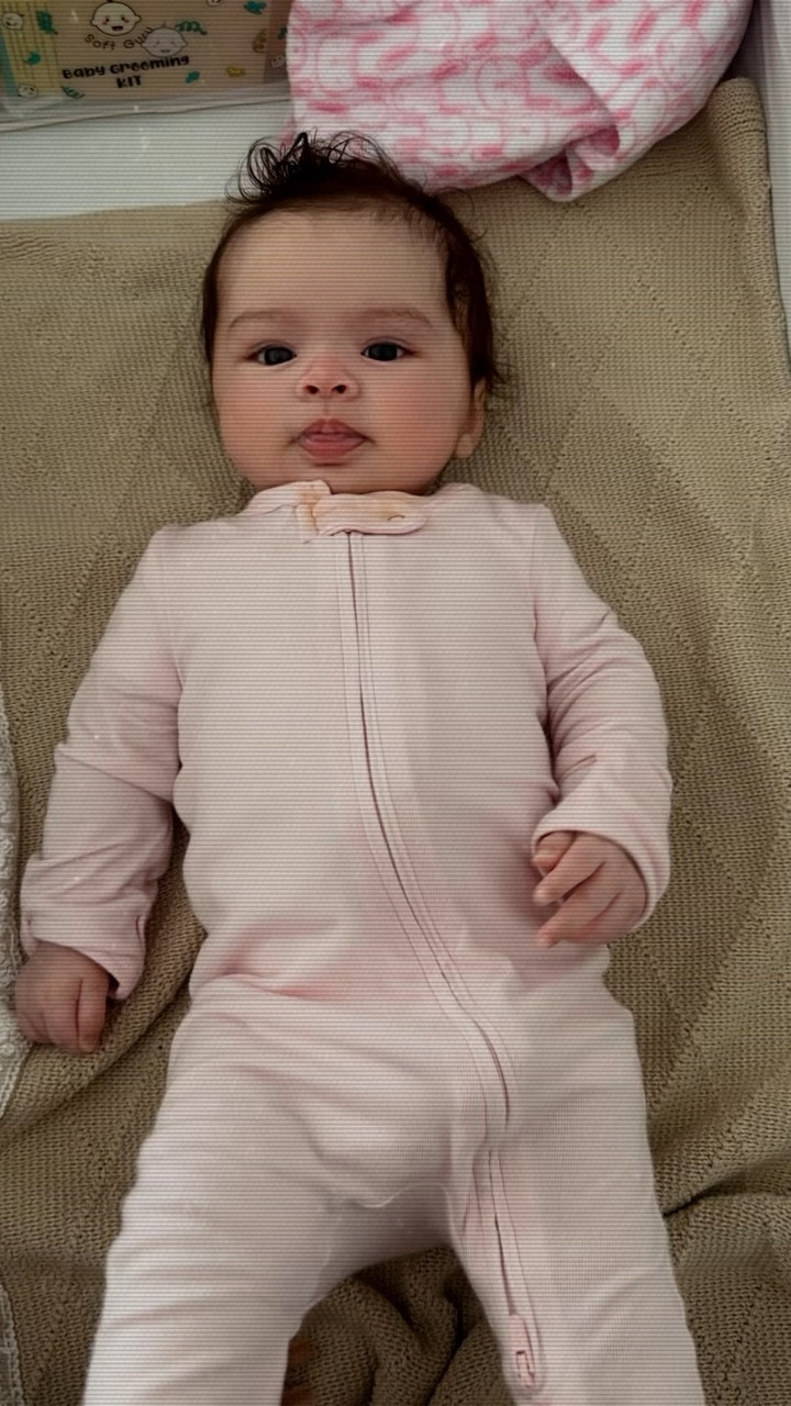 Set de 2 pijamas, estiran mucho Dalzary está usando 0-3 meses! 🎀

#LTKkids #LTKbaby #LTKfamily