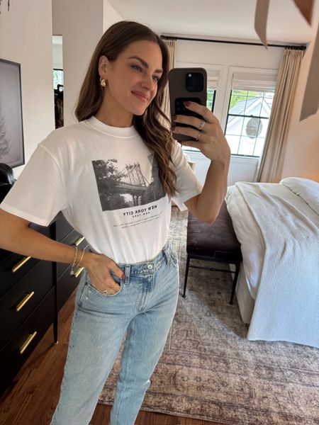 Abercrombie has the best graphic tees. Wearing a size S in the tee. Jeans fit TTS. // AF, Abercrombie, Abercrombie tee, Abercrombie jeans, Abercrombie winter outfits