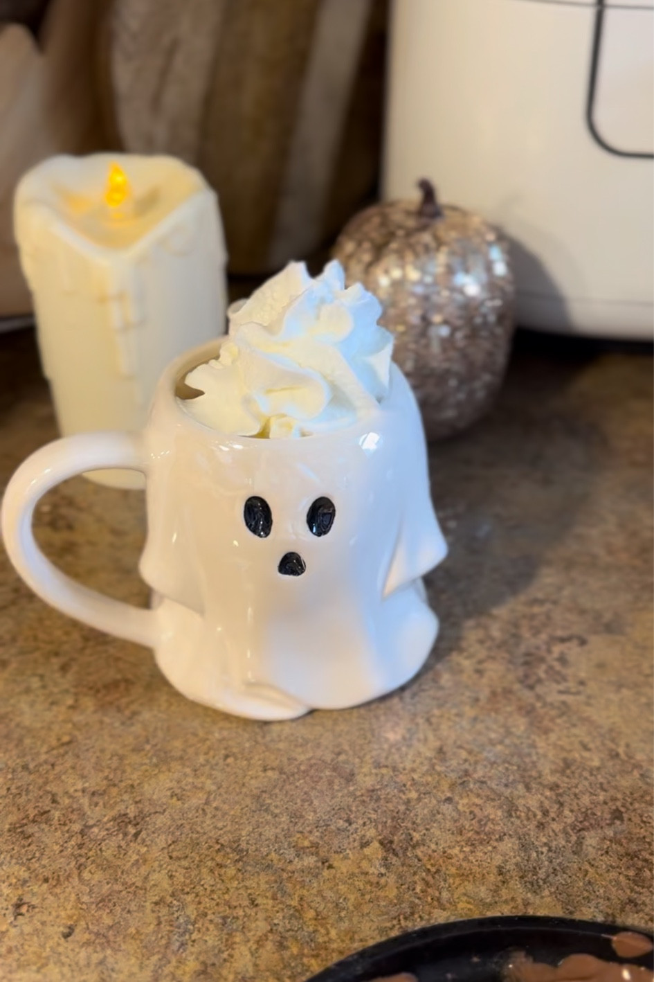 Boo 👻👻 Coffee Cups 

#Halloween Decor 
#Halloween time 
#Coffee cups 
#Target finds 