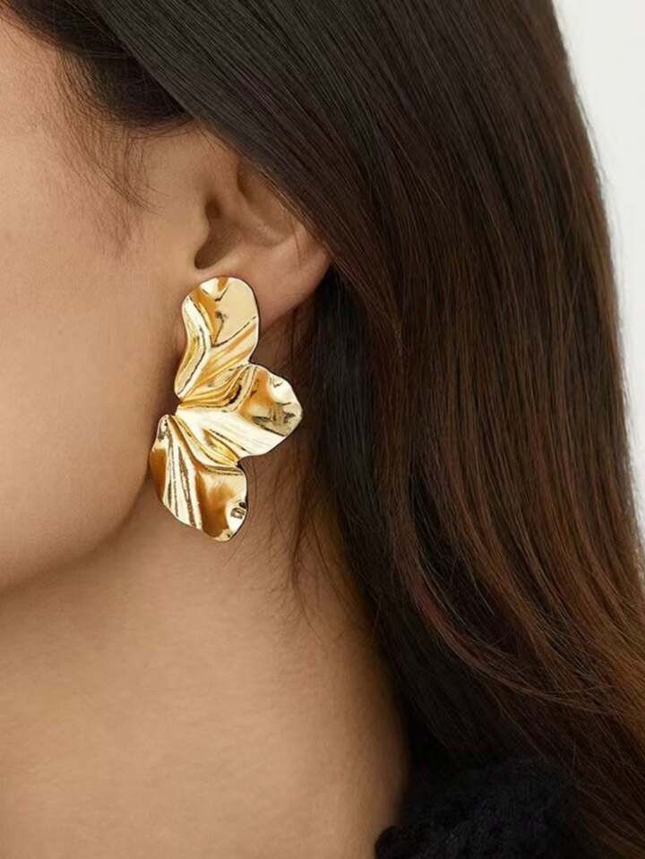 1 Pair European And American Style Heavy Metallic Leaf Design Asymmetric Statement Earrings For Women's Daily Matching | SHEIN
