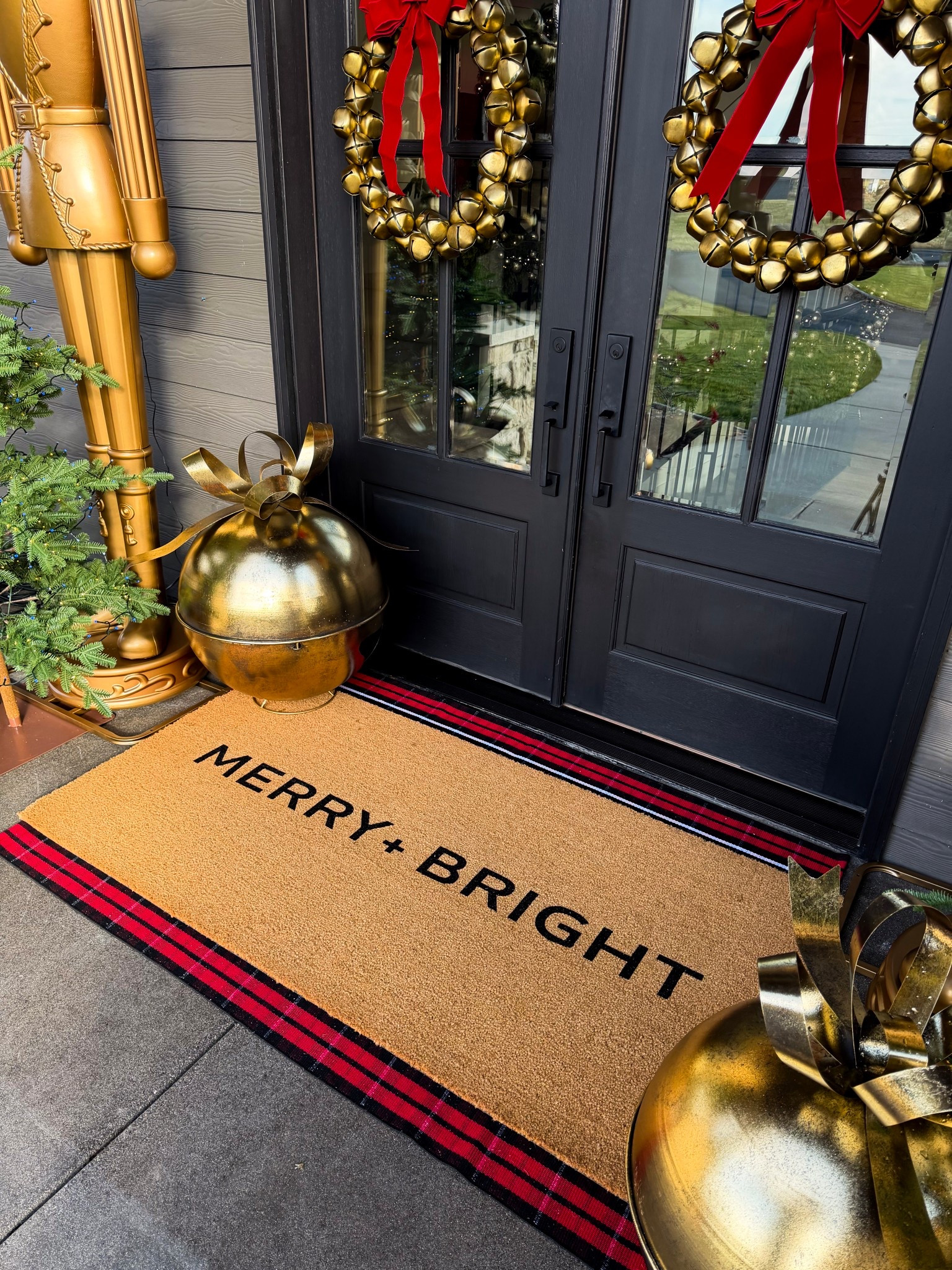 Holiday front porch finds that I am loving!!

Holiday, holiday decor, holiday home decor, holiday porch, holiday front porch, holiday welcome mat, plaid rug, checkered rug, nutcrackers, wreath, velvet ribbon, bow, bells

#LTKHoliday #LTKCyberWeek #LTKHome