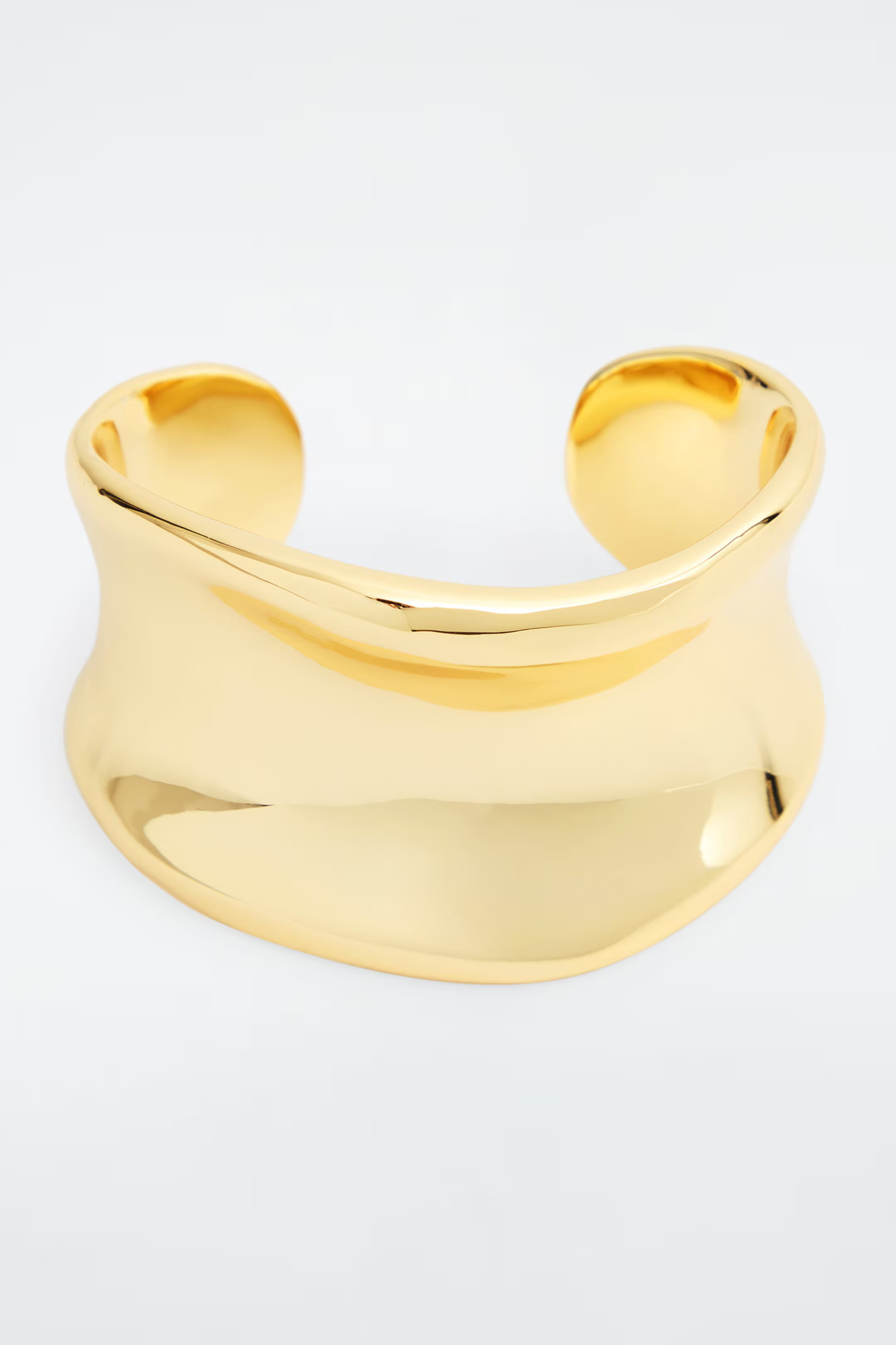 SCULPTED CUFF - GOLD | COS (EU)