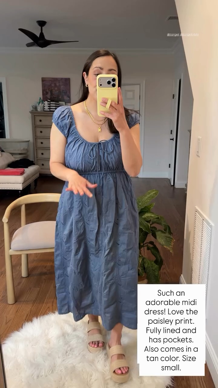 Such an adorable midi dress! Love the paisley print. Fully lined and has pockets. Also comes in a tan color. Size small.  @target @targetstyle