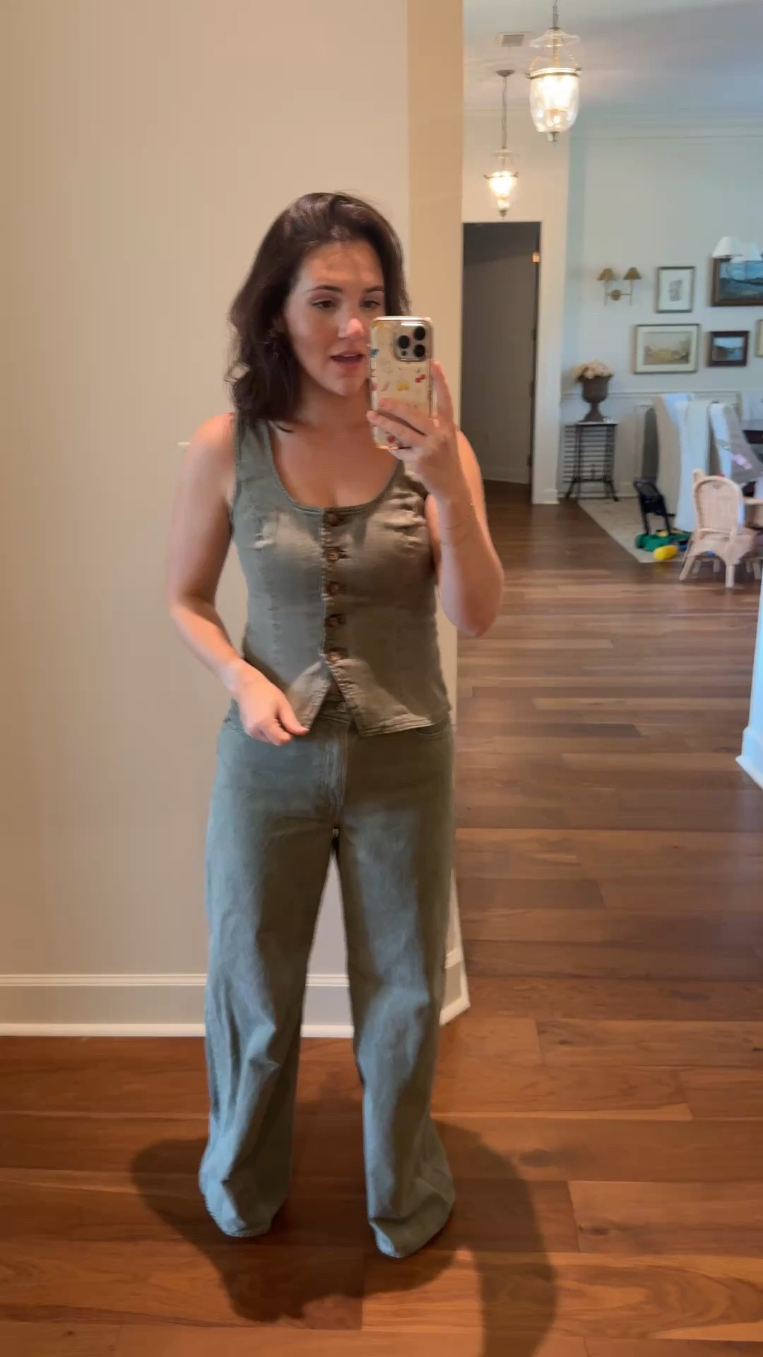Y’all were just as obsessed with this outfit as me (in brown) so I wanted to show you the green too! XS in top and 26 regular in pants (I’m 5’2) @abercrombie