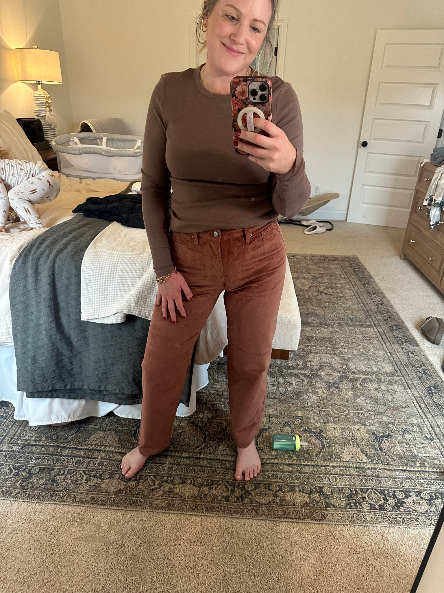 Postpartum friendly jeans that are only $22 (!!), great for this season between sizes. I’m 5’6” 170# and wearing a size 8. #postpartumclothes #midsizefashion #momjeans #highwaistjeans #ltkunder25 

#LTKmomlife #LTKFindsUnder50

#LTKMidsize #LTKmomlife