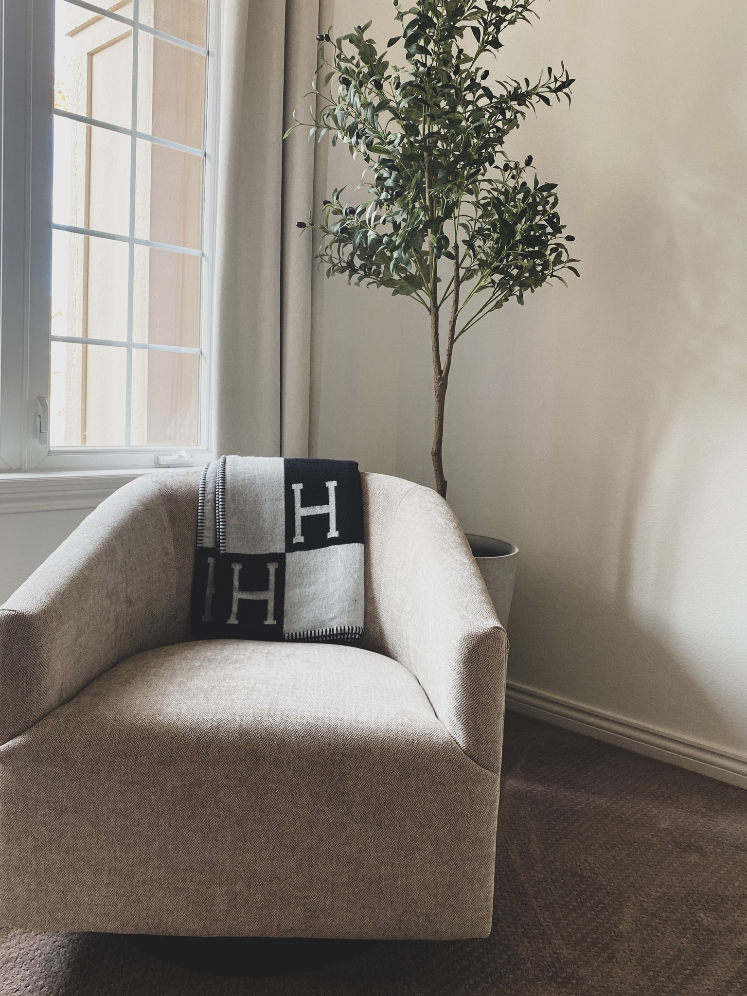 LIVING ROOM #homereno #wayfair #amazon #target

#LTKhome #LTKunder50 #LTKfamily