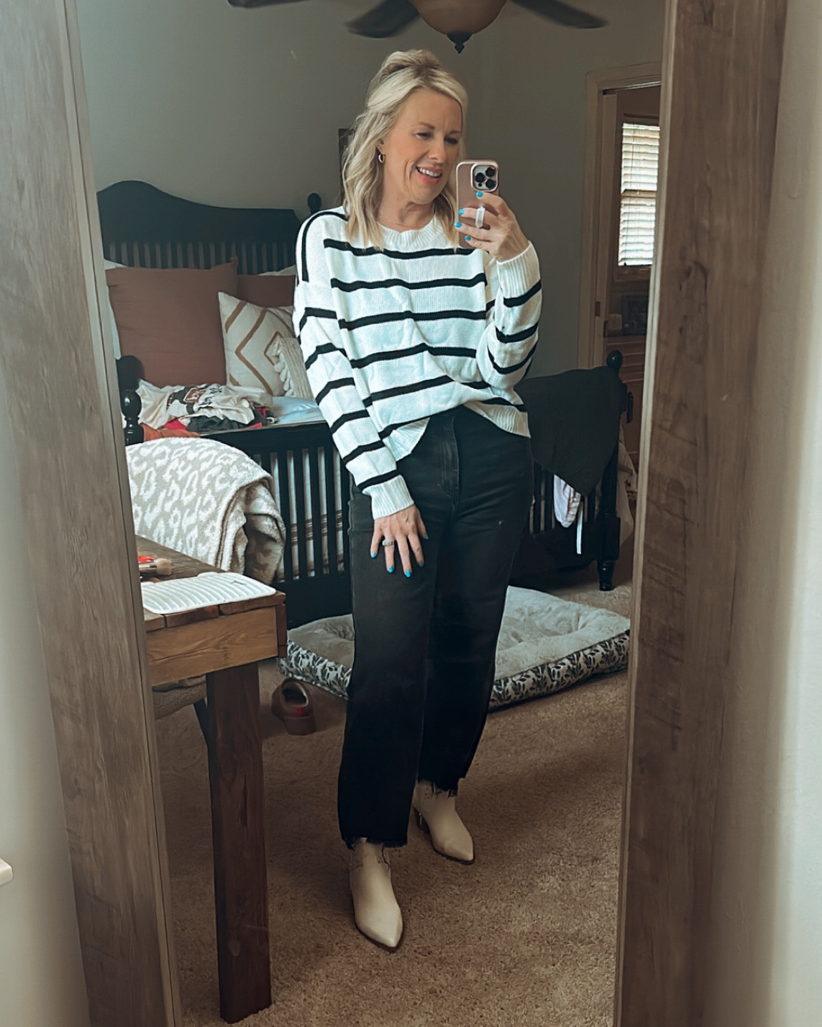 The perfect cropped sweater! Black stripes and super comfy 👏🏻

#LTKsalealert #LTKstyletip #LTKover40
