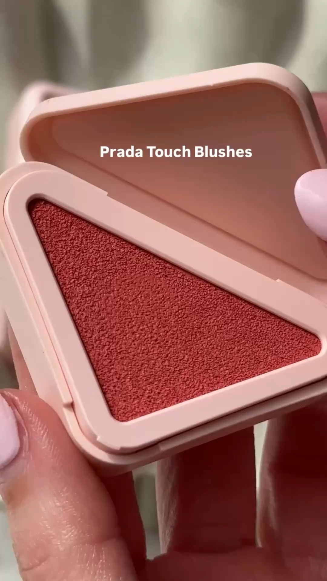 These @pradabeauty blushes blend like a cream, lasts like a powder, and gives the prettiest soft-matte glow all day 🩷

Comment SHOP and I’ll send you the link!

@sephora #pradabeauty #pradamakeup #giftedbypradabeauty #luxurybeauty #blushaddict Latina influencer, dc influencer, dmv influencer