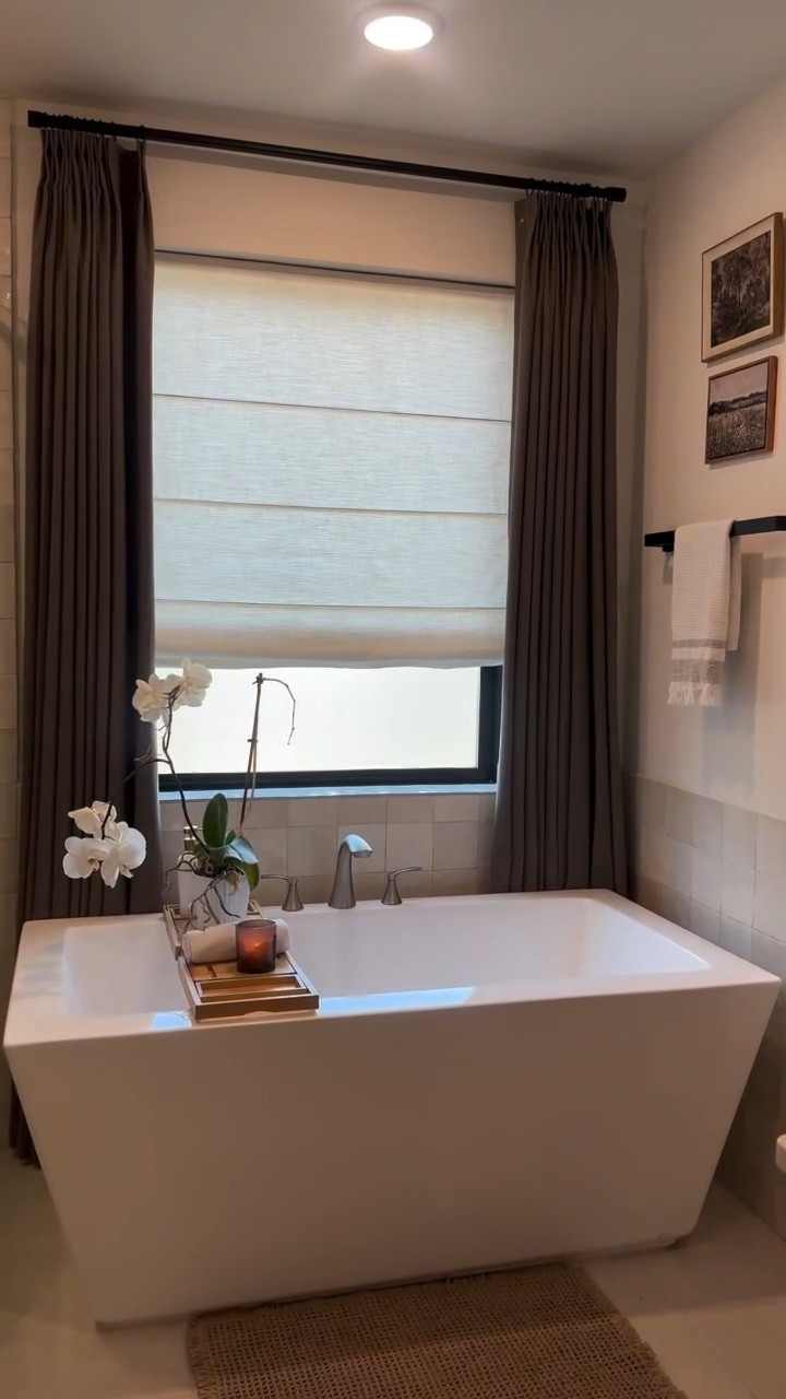 Taking this bathroom from basic to cozy one detail at a time! Obsessed with how this shade from @threegirlscurtains pulled everything together 🤎 

Shade details below 

Roman shade
Style: Jessa
Color: Ivory White 1903-1
Mount Type: Inside
Lift Style: Cordless Lift

Like.follow.share@ourcozy_casa 

Tell me what you think? 
Dime que piensas de este before and after 👀

#ａｅｓｔｈｅｔｉｃ #beforeandafter #newbuild #bathroom #home