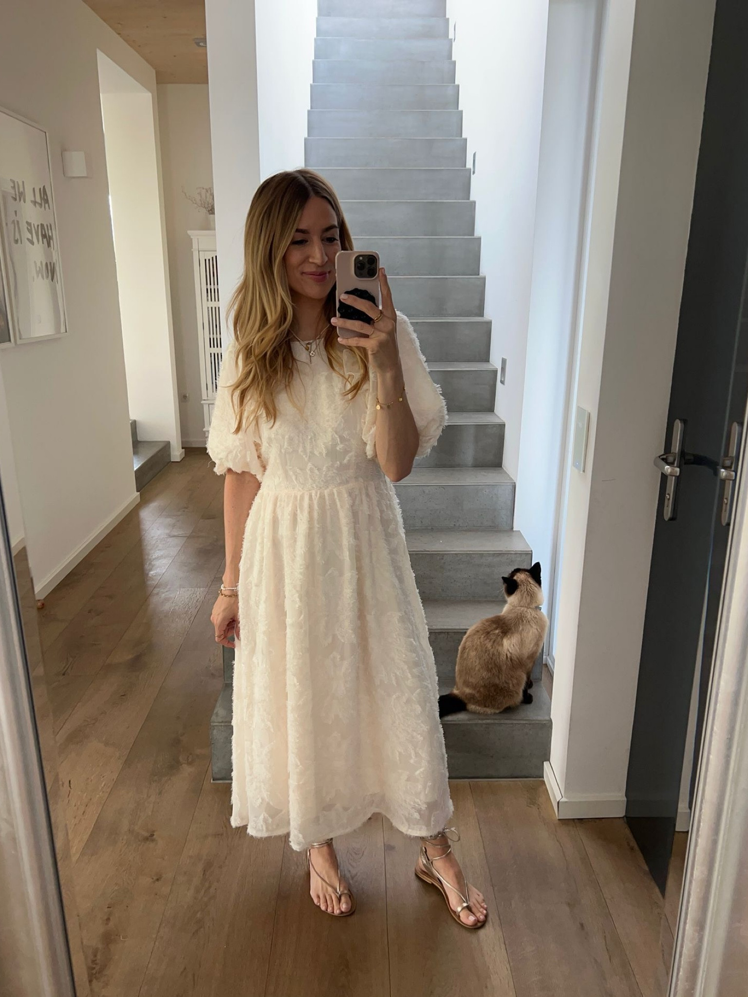 Timeless allure in a white dress 🦢

#LTKdeutschland #LTKsummer #LTKstyletip