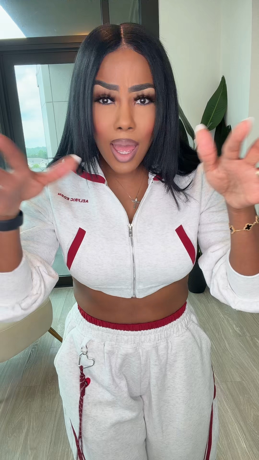 Aelfric Eden does it again!!! 🔥🔥 I could have sized up in the hoodie for a little more length (tall girl probs) 

But I love it!!! 🔥🔥🔥🔗🔗🔗

#LTKgrwm #LTKootd #LTKActive