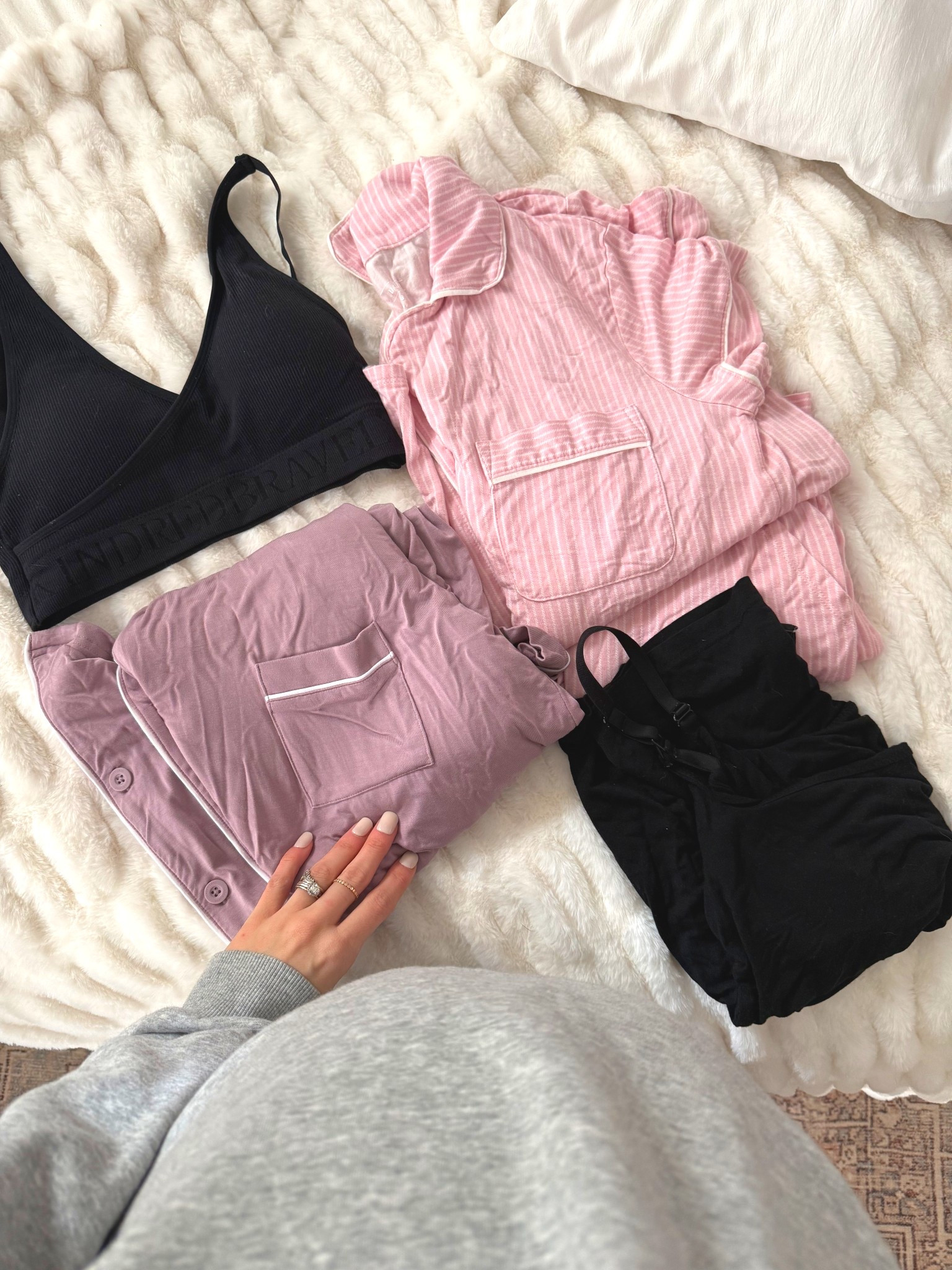 Packing the essentials for the hospital stay 👏🏻👌🏻

#LTKFindsUnder50 #LTKBaby #LTKBump