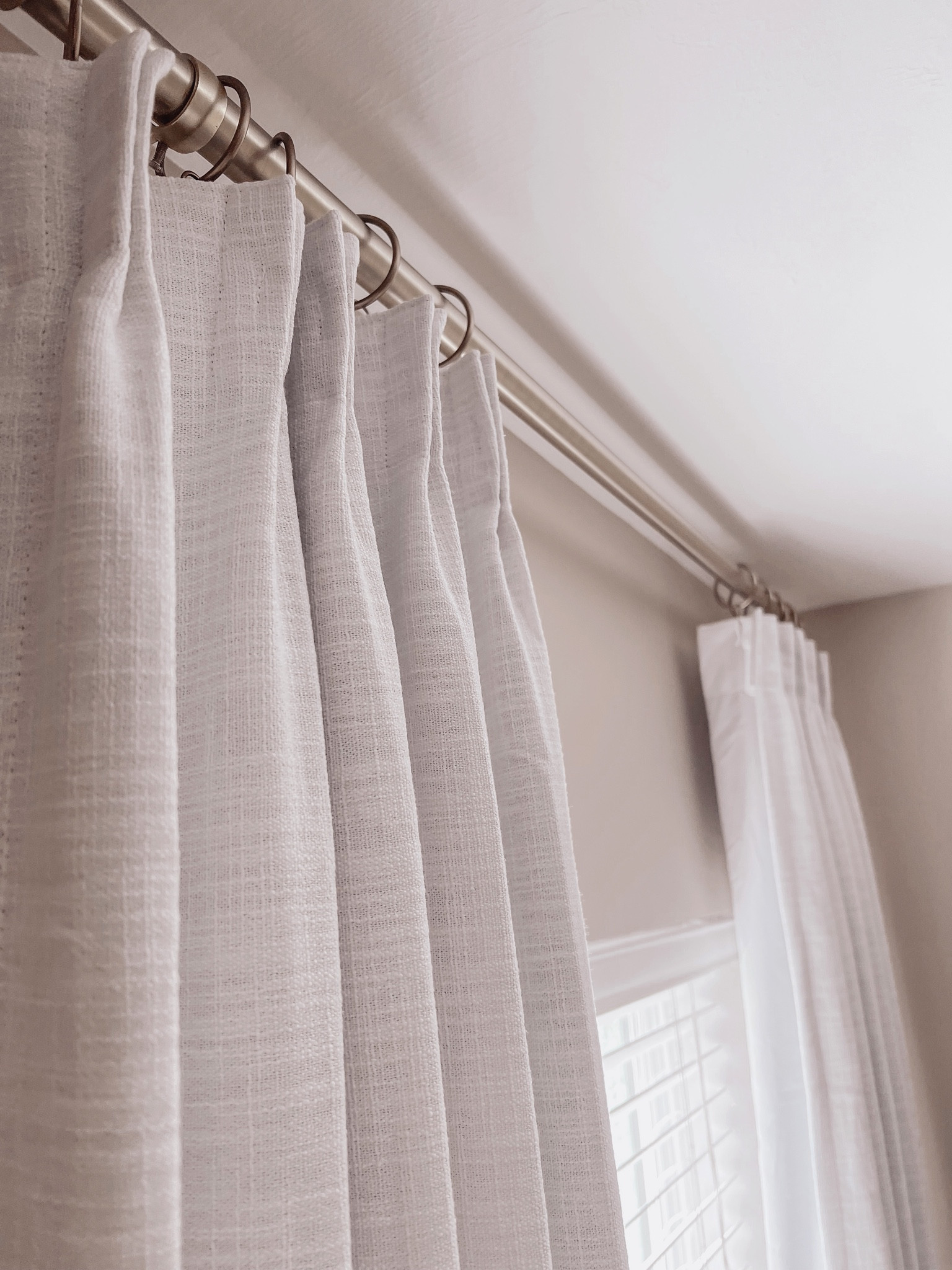 My daughter’s curtains have a sale going on! 14% off sitewide! 

Curtain details: 

Liz polyester linen
Beige white
Drape pleated
Blackout


Drapery, pleated curtains, curtains, window coverings

#twopagescurtains 


#LTKSaleAlert #LTKHome