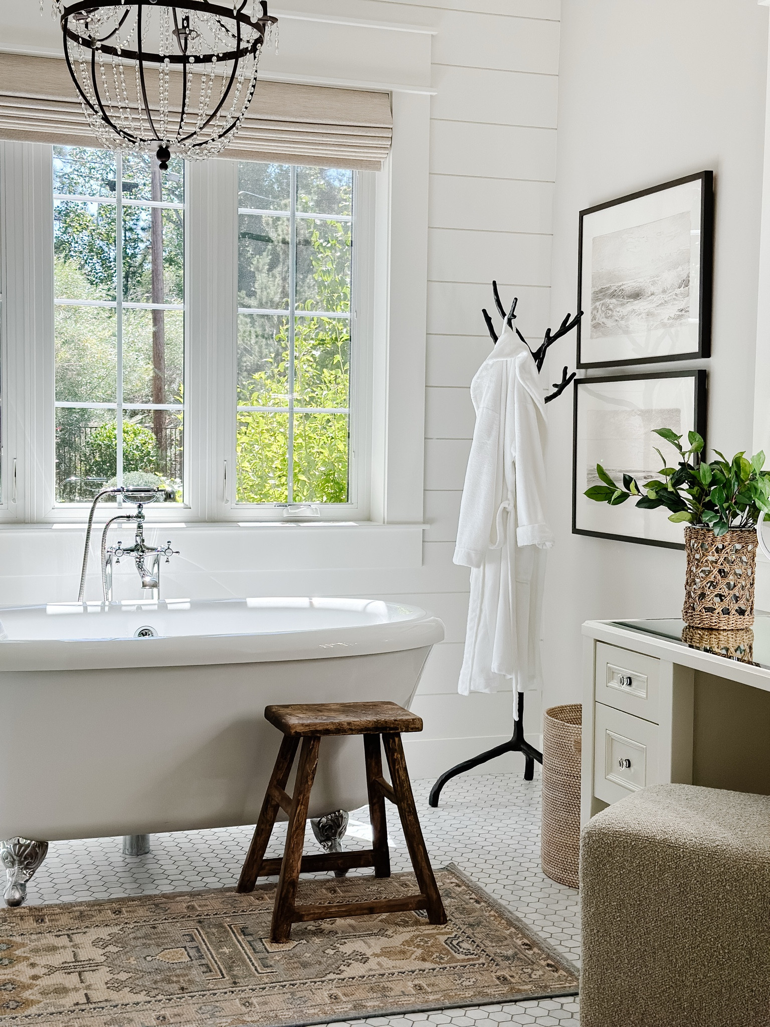 Classic bathroom style


#LTKHome #LTKSaleAlert #LTKStyleTip