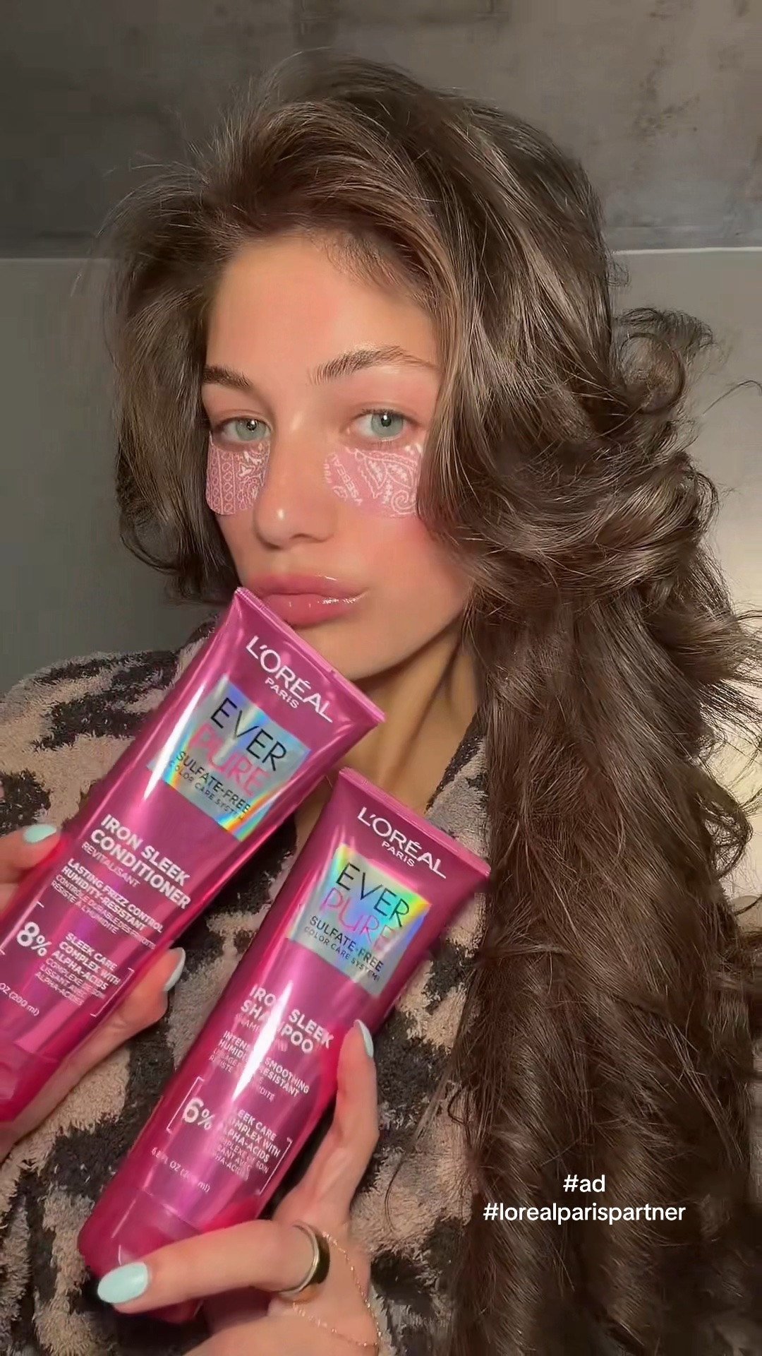 #ad Serving glass hair energy ✨ my blowout has never looked this smooth and frizz-free!!! @lorealparis usa usa is doing everything for shine + softness 🤍 at @target #targetpartner #target #liketkit #EverPureIronSleek LOrealParisHairCare LorealParisPartner @shop.ltk 

🔗🔗🔗: https://liketk.it/6dxHA