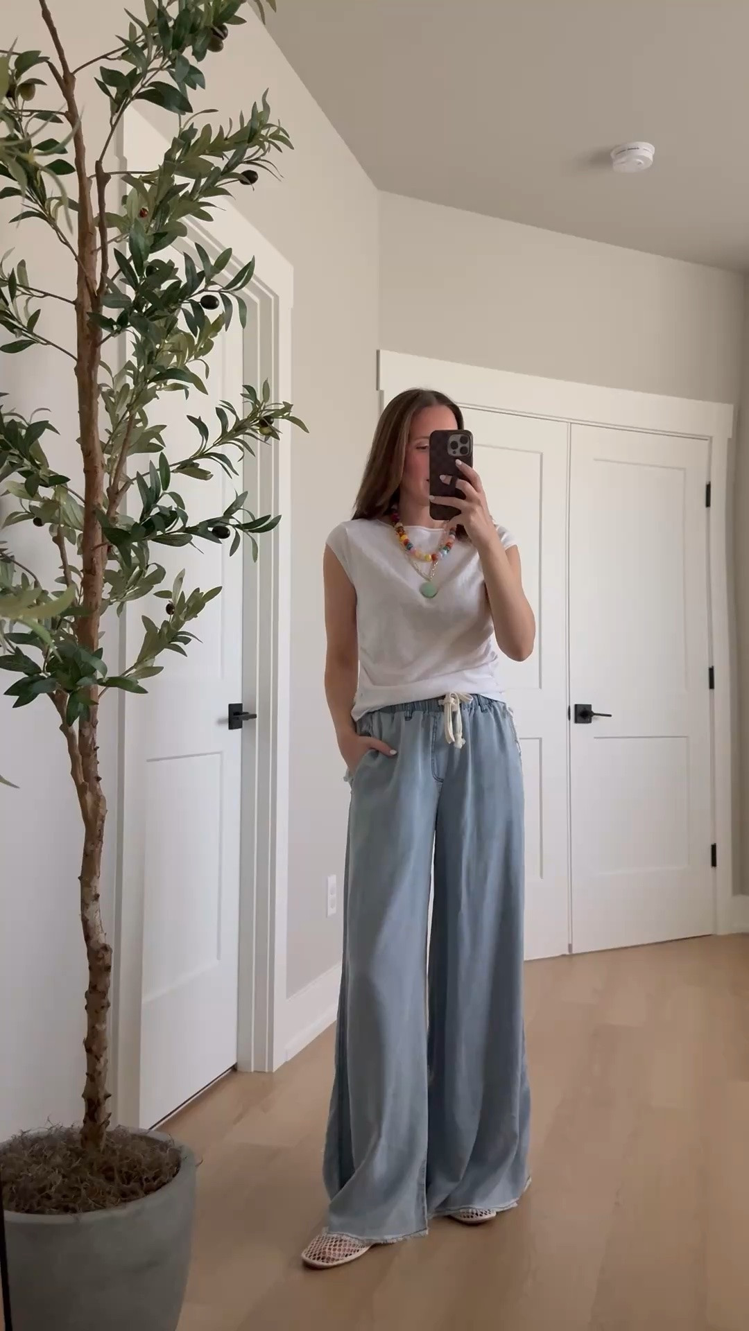 Teacher outfit idea 🍎 the comfiest pull on pants! 

Teacher outfit idea, teacher style, denim pull on pants