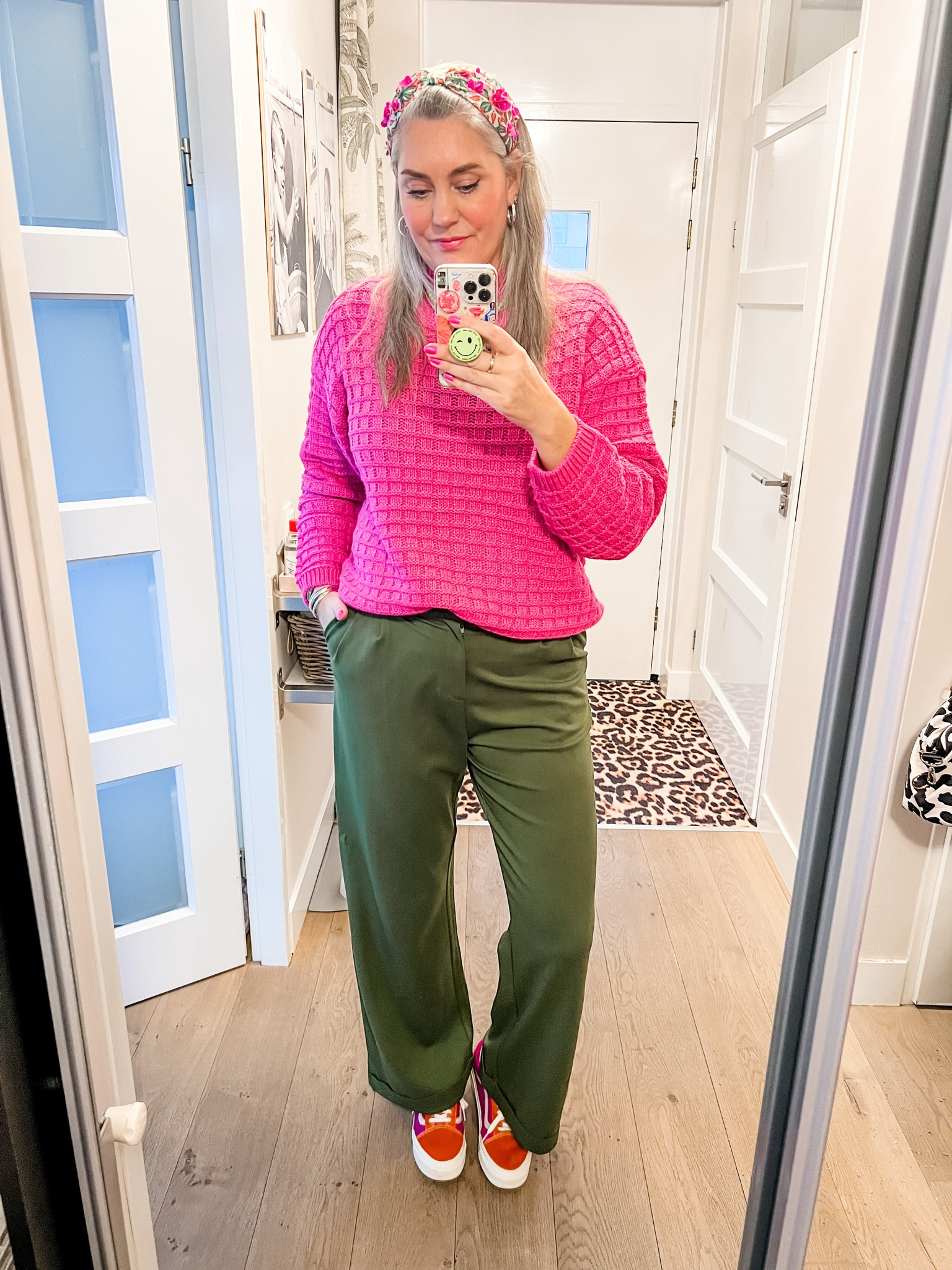 Ootd - Thursday. Hot pink cable knit sweater paired with kaki green trousers (both HEMA) and pink and orange Vans (old). Headband is Namjosh. 



#LTKeurope #LTKworkwear #LTKnederlands