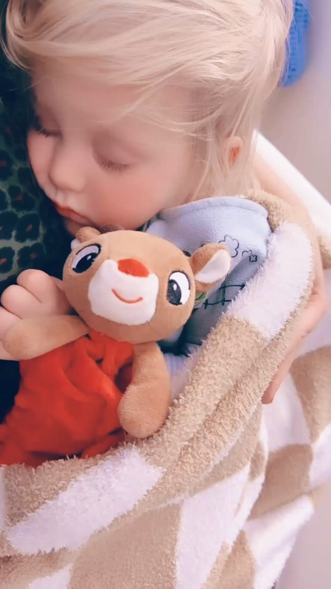 The babies are asleep 💤 and “Dada” is on his way home from work!! 🥰 Eek yay for the weekend!!! 🎉❤️😍