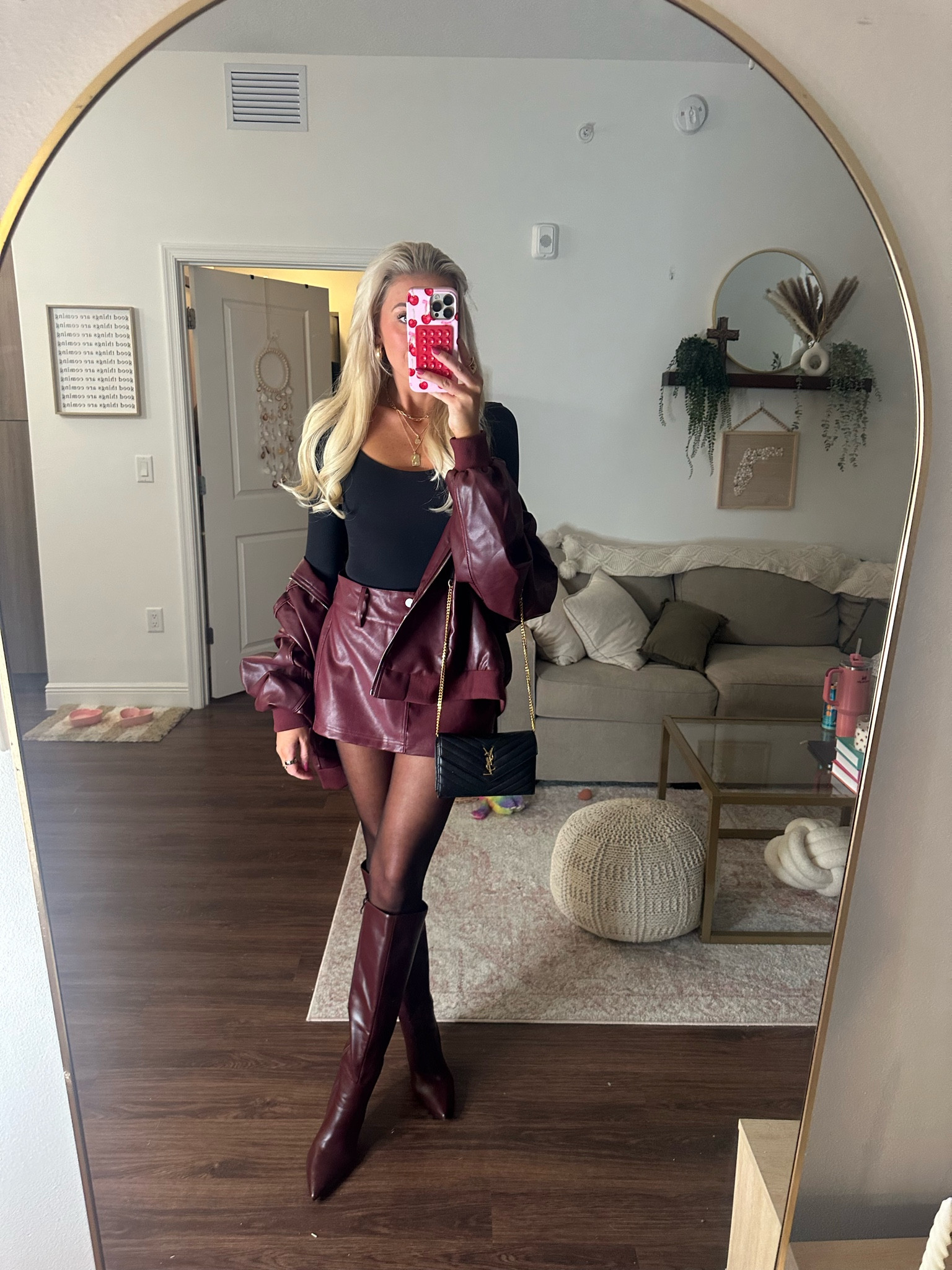 I’m 5’9” 130lb wearing a size 4 in the skirt  and medium in the jacket (jacket runs big) 

#LTKStyleTip #LTKSeasonal