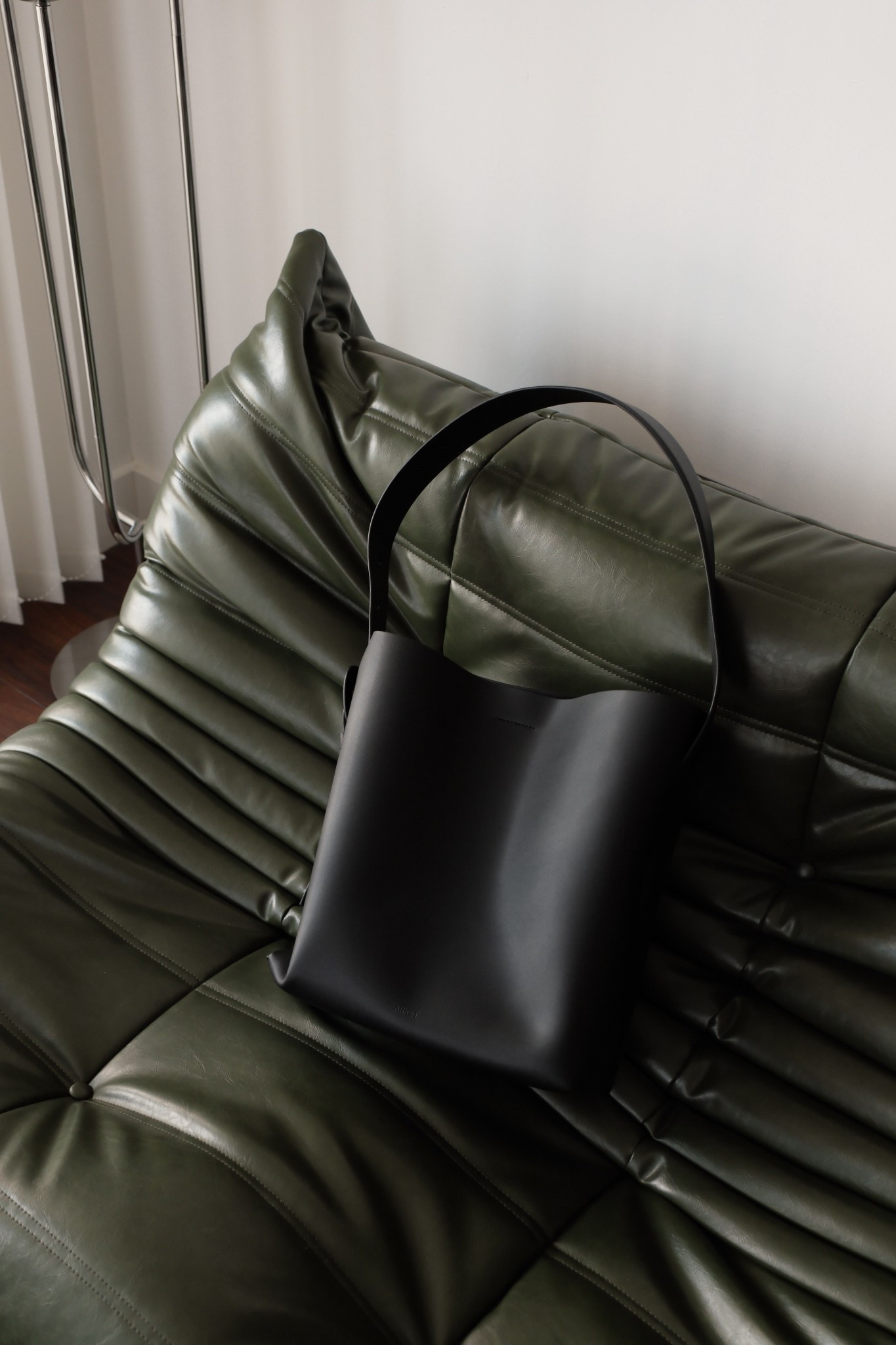 Arket leather shoulder tote bag 

#LTKmens #LTKeurope #LTKuk