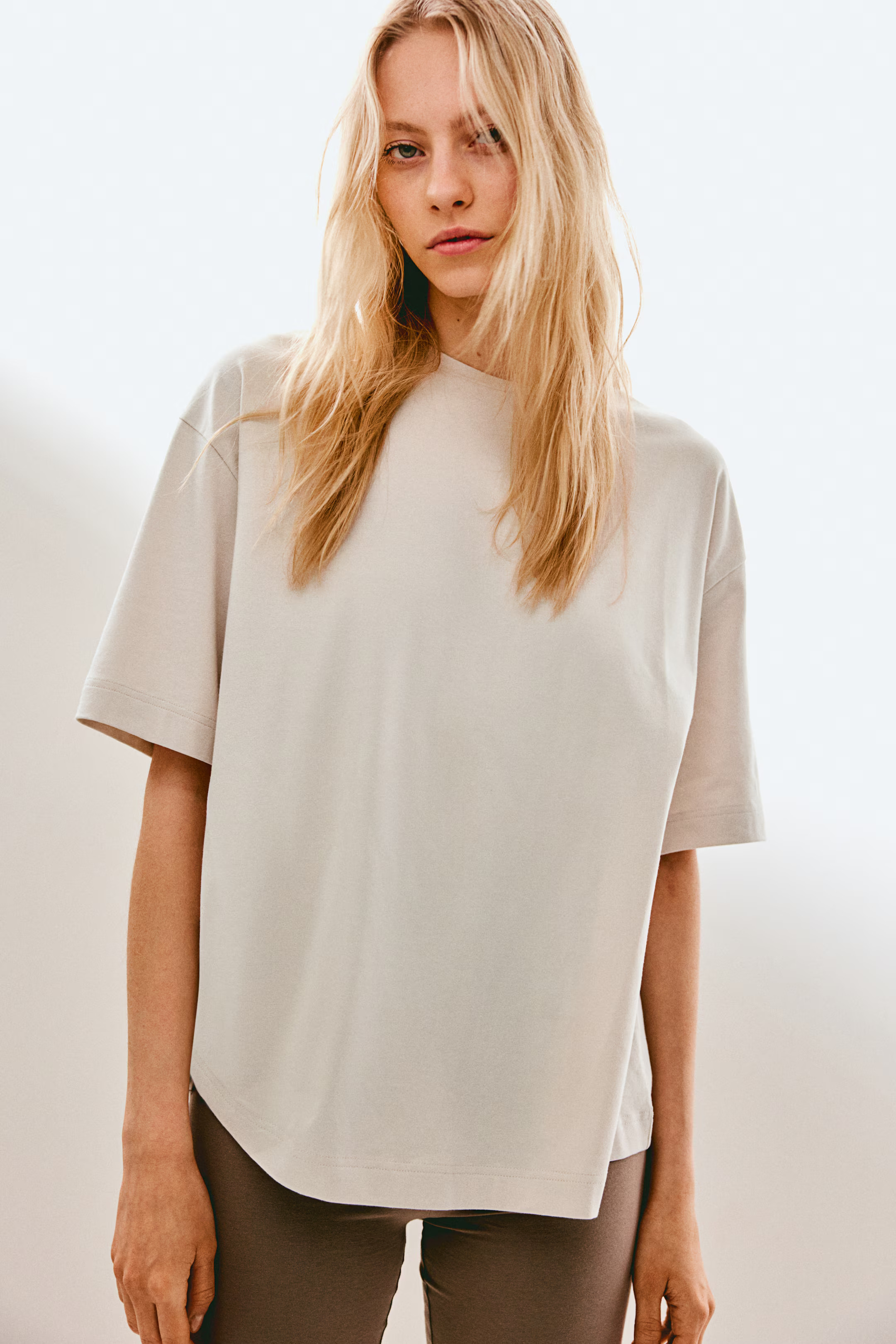 T-shirt - Round neck - Short sleeve - Light beige - Ladies | H&M GB | H&M (UK, MY, IN, SG, PH, TW, HK)