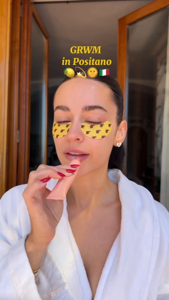 By far one of the coolest places we've ever been to
so ready to get back home
and see Quinnie though ca
#grwm
#grwmmakeup #positano #italy #travel #amalficoast #makeup #everydaymakeup #naturalmakeup