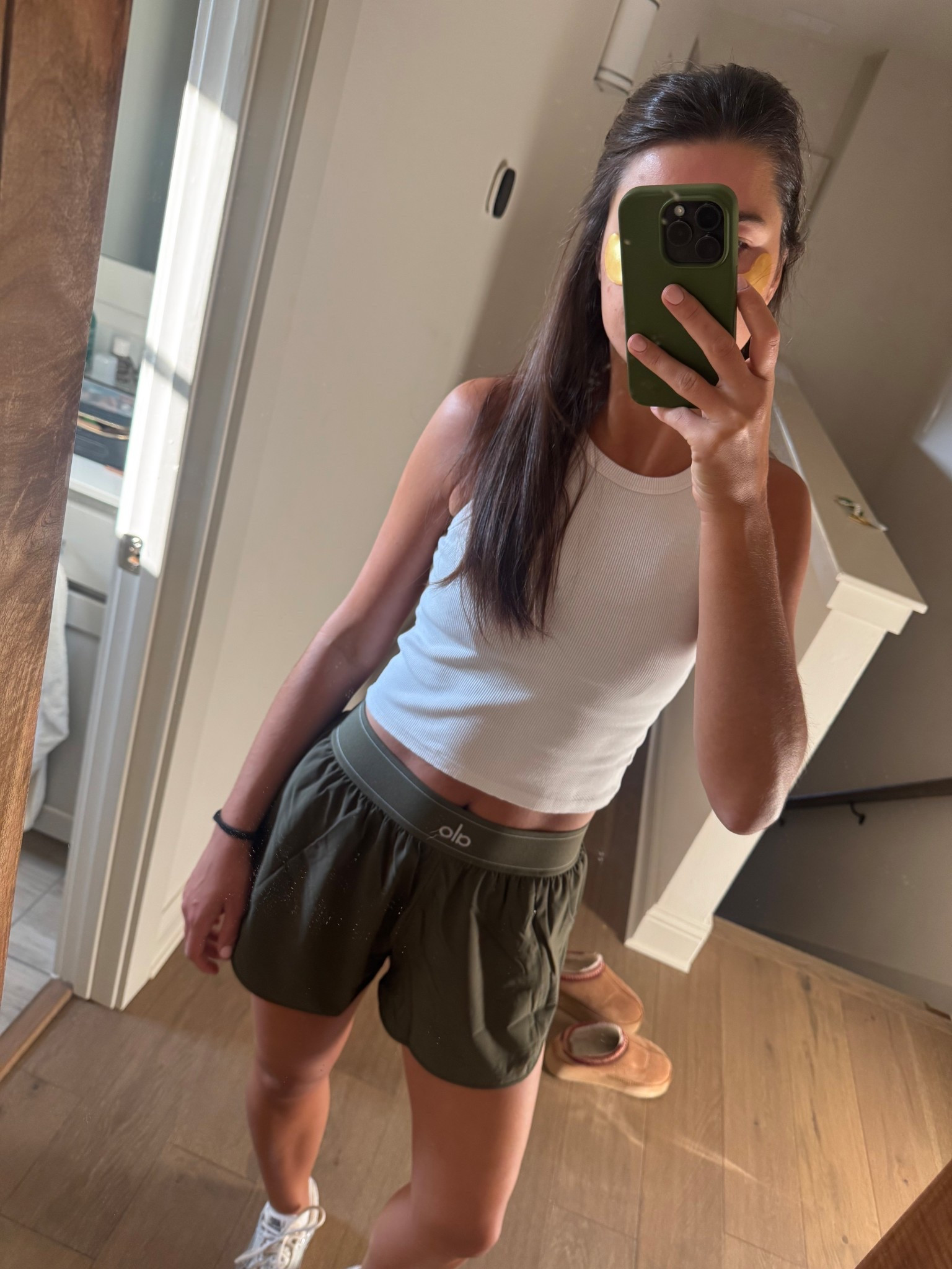 walk outfit !! @Alo Yoga fave match point shorts in green + the best sneakers @Nike US zoom vomero 5 sneakers


paired with white tank 🤍

#LTKActive #LTKfitnessgoals #LTKgrwm