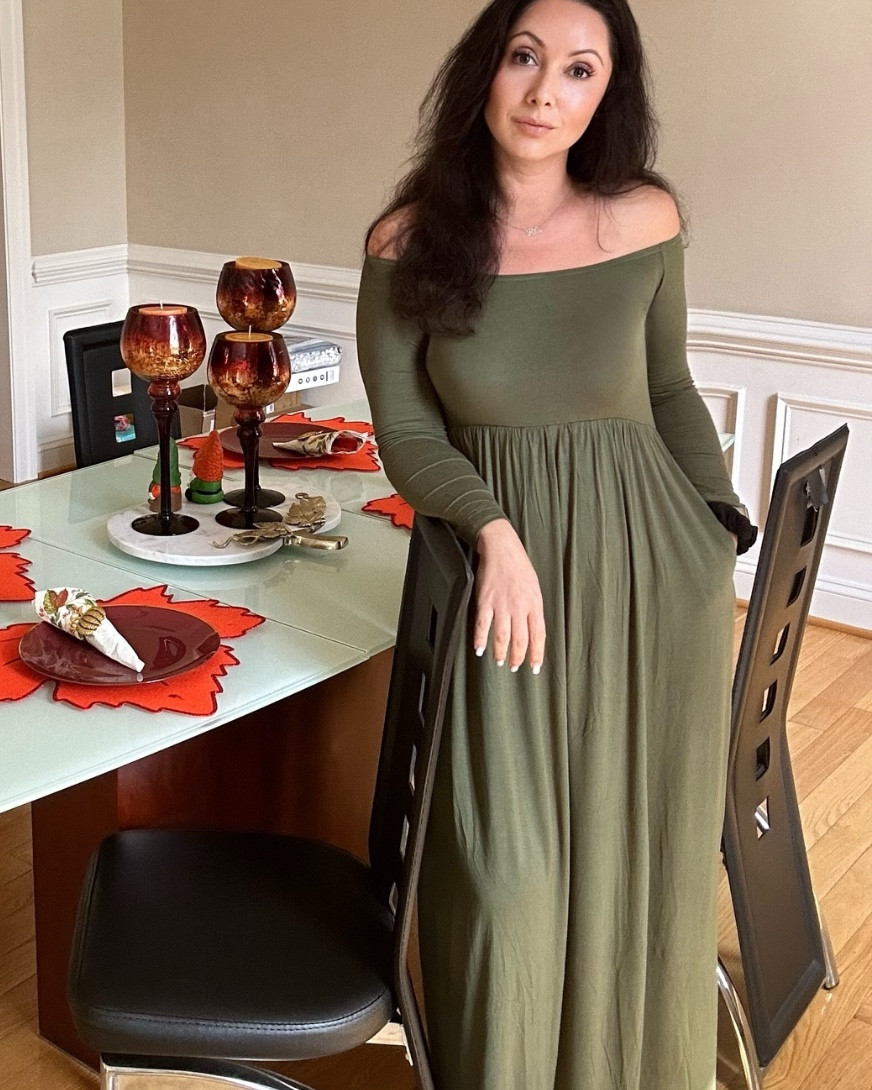 In case you’re wondering — yes, this dress is the ultimate transitional piece! 🍃🍂☀️

I wore the green version all fall, and now I’m living in the red and brown ones for summer. It’s lightweight but perfect for air-conditioned homes, restaurants, and anywhere I go.

✨ Comfortable, versatile, and seasonless — a must-have maxi dress you’ll wear year-round.

#AmazonFashion #AmazonFinds #TransitionalDress #MaxiDressWithPockets #SummerStyle #FallStyle #VersatileFashion #OffShoulderDress #FashionKnowledgyPicks


#LTKFindsUnder100 #LTKSeasonal #LTKStyleTip