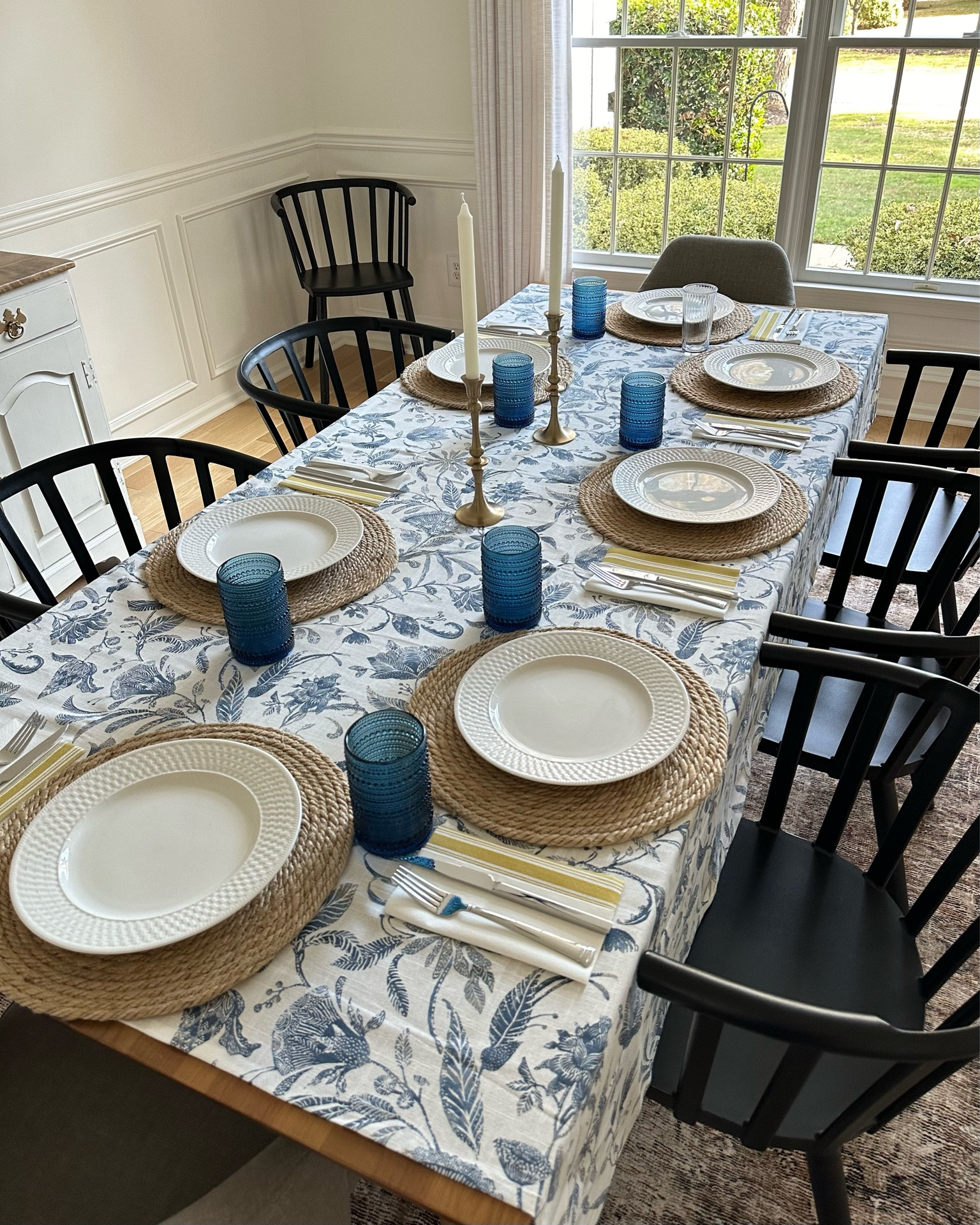 Simple party tablescape 🥂 

#LTKSeasonal #LTKHome #LTKParties