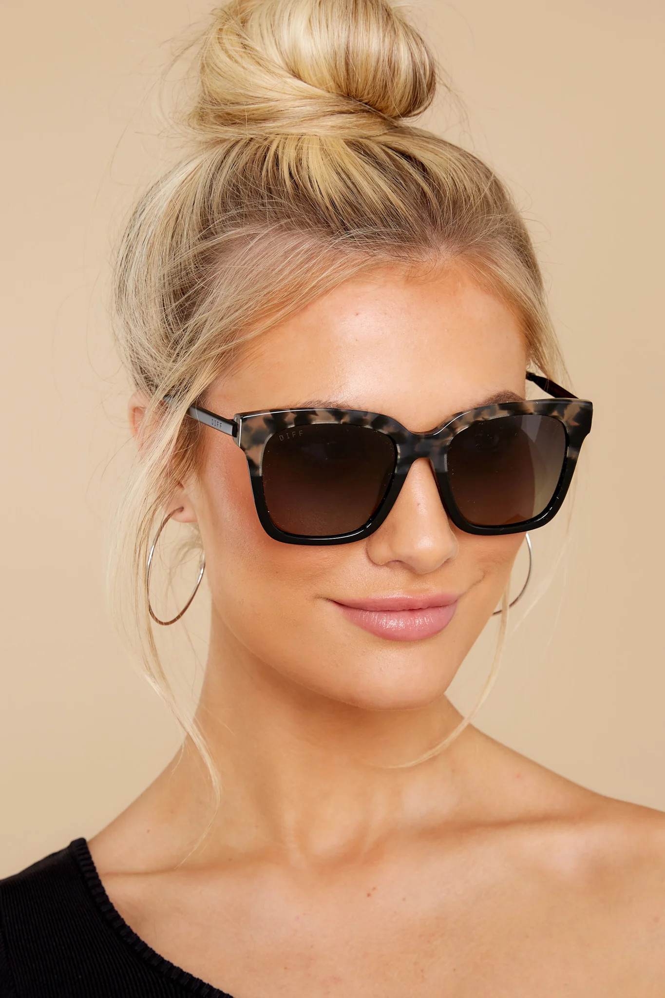 Bella Grey Fade Smoke Gradient Sunglasses | Red Dress 