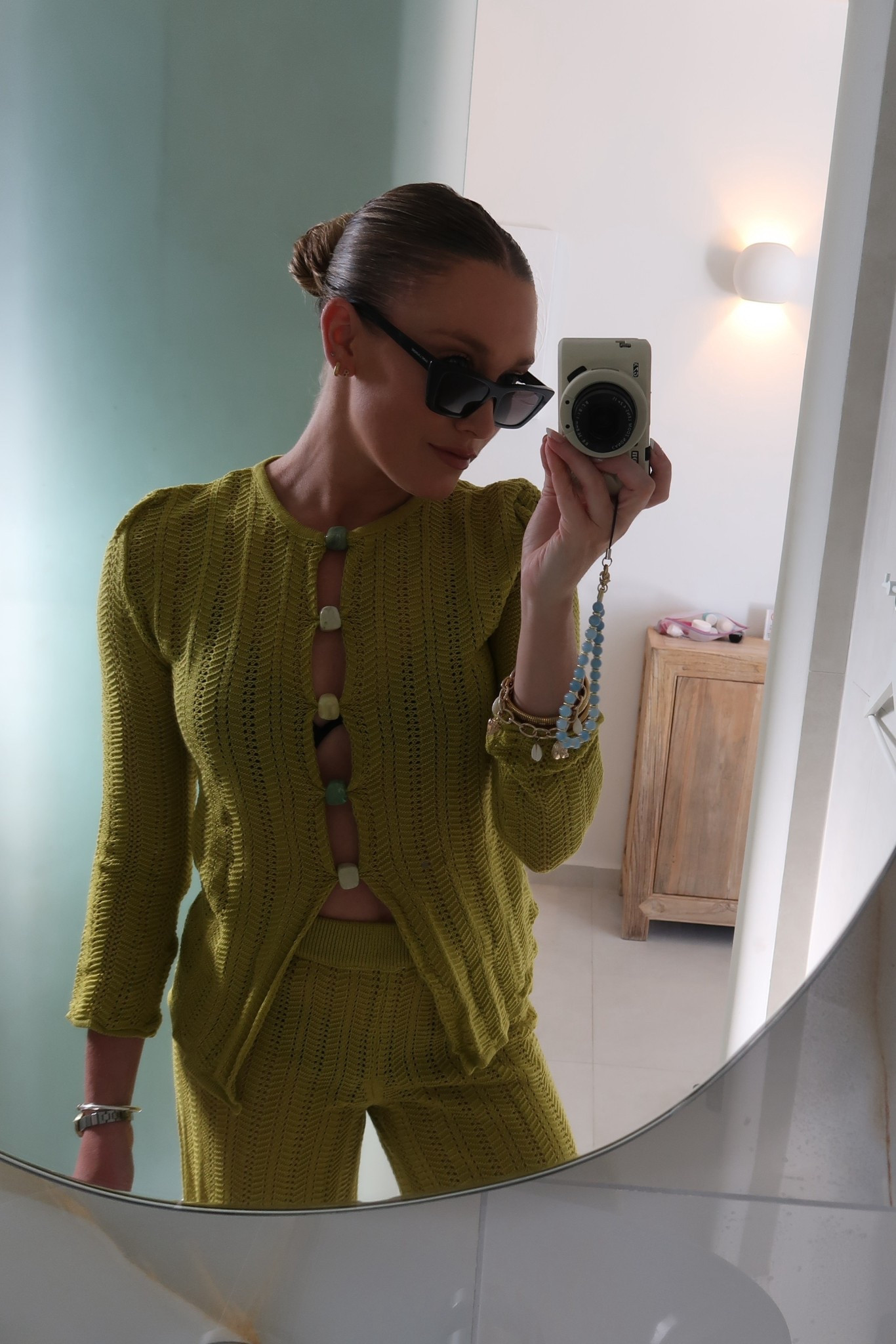 Tropical beach vacation outfit 