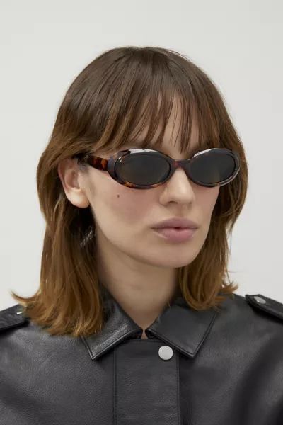 Mazzy '90s Plastic Oval Sunglasses | Urban Outfitters (US and RoW)