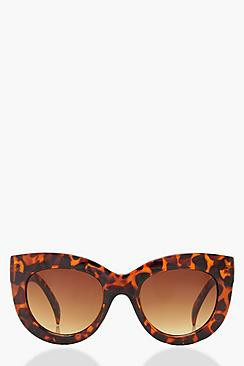 Oversized Tortoiseshell Cat Eye Sunglasses | Boohoo.com (US & CA)