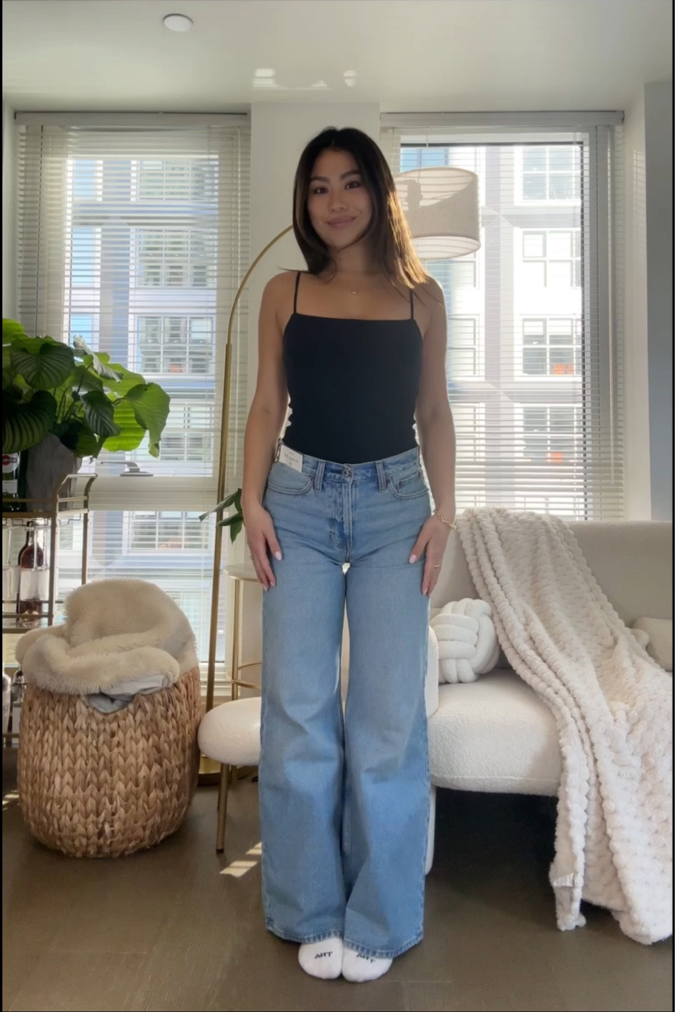 cami- xs (could size down)
jeans- 25 xs