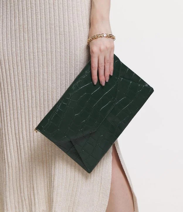 Bolsa Clutch em Pu com Textura Croco e Alça de Corrente Verde | Renner (BR)