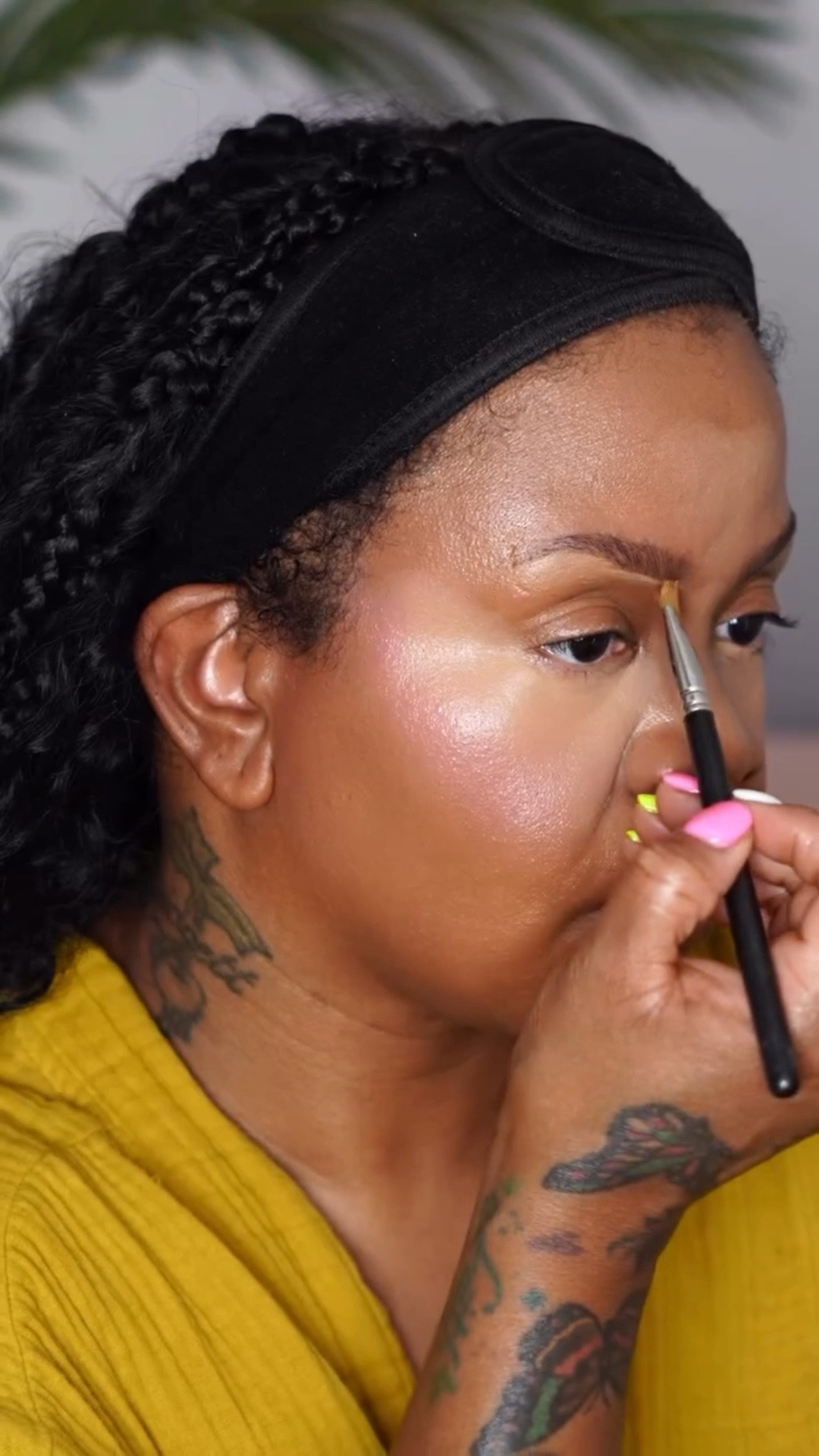 Headed to happy hour in a rush so I decided  to do a quick simple everyday makeup look with a little pop of blush ☺️. 

And just fyi I use highlighter for my eyeshadow also 😛

Products used⤵️

Garnier Cleaning Water @garnierusa 
Farmacy Honey Halo Moisturizer @farmacybeauty 
Milk Makeup Primer @milkmakeup 
Anastasia cream bronzer @anastasiabeverlyhills 
Elf Concealer @elfcosmetics 
One Size Concealer @onesize 
L’Oreal Brow Lamination @lorealparis 
Benefit Brow Pencil @benefitcosmetics 
Laura Mercier Loose Powder @lauramercier 
Sephora Collection MicroSmooth Press Powder @sephora 
Maybelline Mascara Primer @maybelline 
Maybelline Falsies Mascara 
Maybelline Sun Kiss 
Maybelline Lip Gloss Lifter 
Juvia’s Place liquid blush @juviasplace 
NYX blush @nyxcosmetics 

#makeuplook #naturalmakeuplook #everydaymakeup #wocmakeup #dallasinfluencer