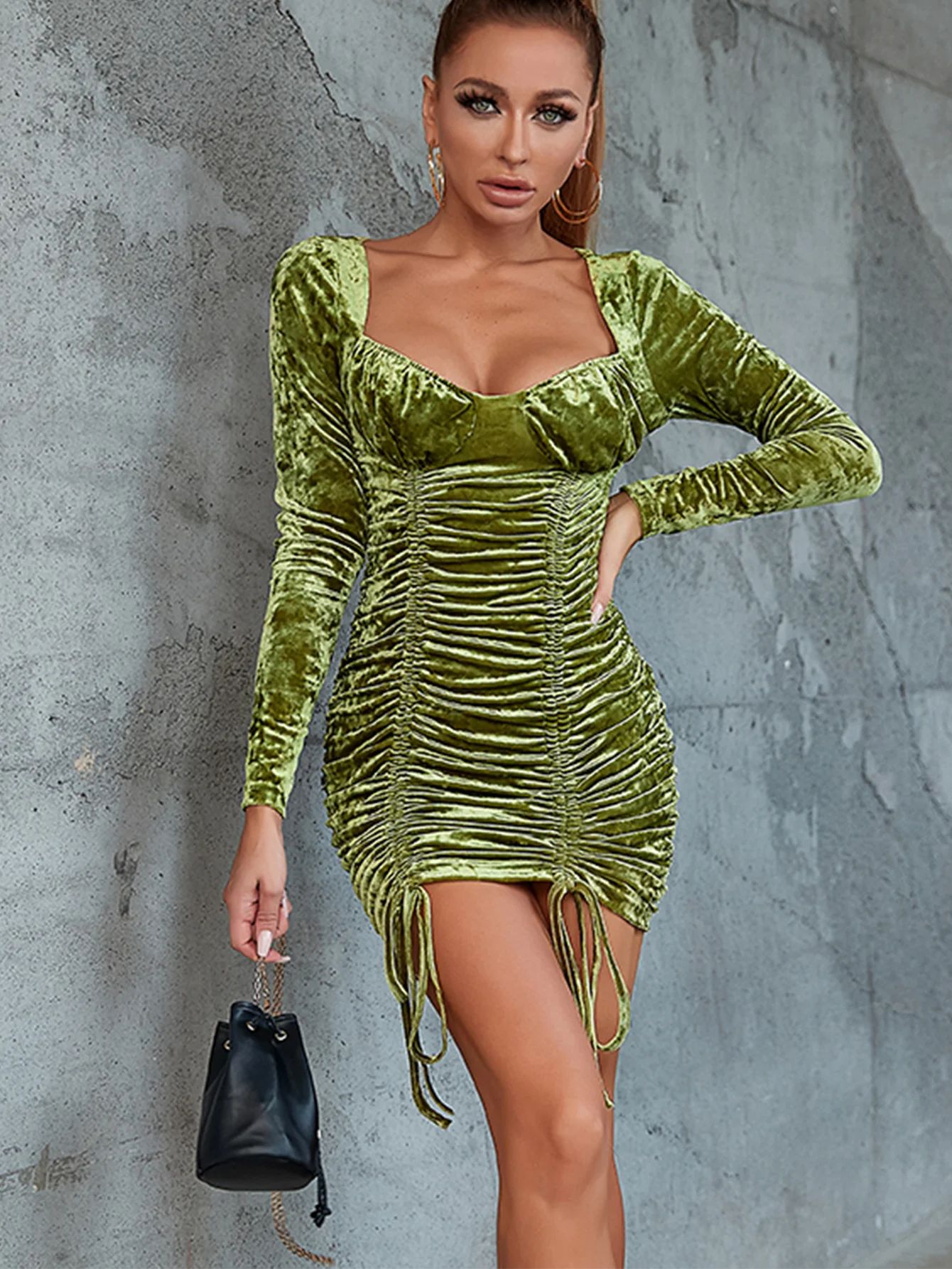 Sweetheart Neck Drawstring Ruched Velvet Bodycon Dress (M / Green) | 1Sansome