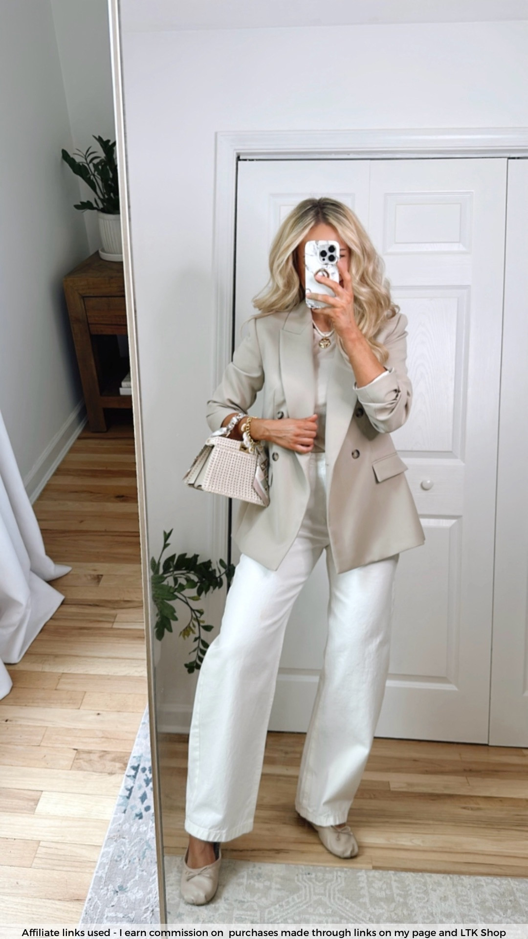Zara outfit
Zara blazer
Zara white jeans 