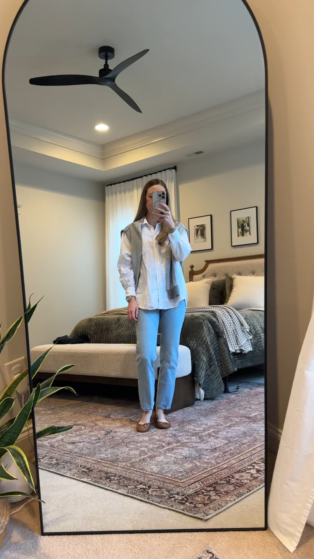 Classic spring layering outfit 🤍

• Old Navy white button down
• Abercrombie high rise loose jeans (25R)
• Grey sweater layered over shoulders
• Ralph Lauren leather flats (the perfect spring brown)

A white button down is one of the most versatile pieces in a spring capsule wardrobe. Wear it alone, layered under a sweater, or tied over your shoulders like this for a polished but relaxed look.

The light wash denim keeps it fresh for spring, and these brown leather flats add warmth without feeling heavy like black.

Perfect for:
• White button down outfit ideas
• Spring capsule wardrobe outfits
• Casual chic mom style
• Light wash jeans outfit
• Brown flats outfit
• Preppy spring outfits

This is one of those timeless combinations that never feels trendy — just elevated and easy.



#LTKWorkwear #LTKgrwm #LTKootd