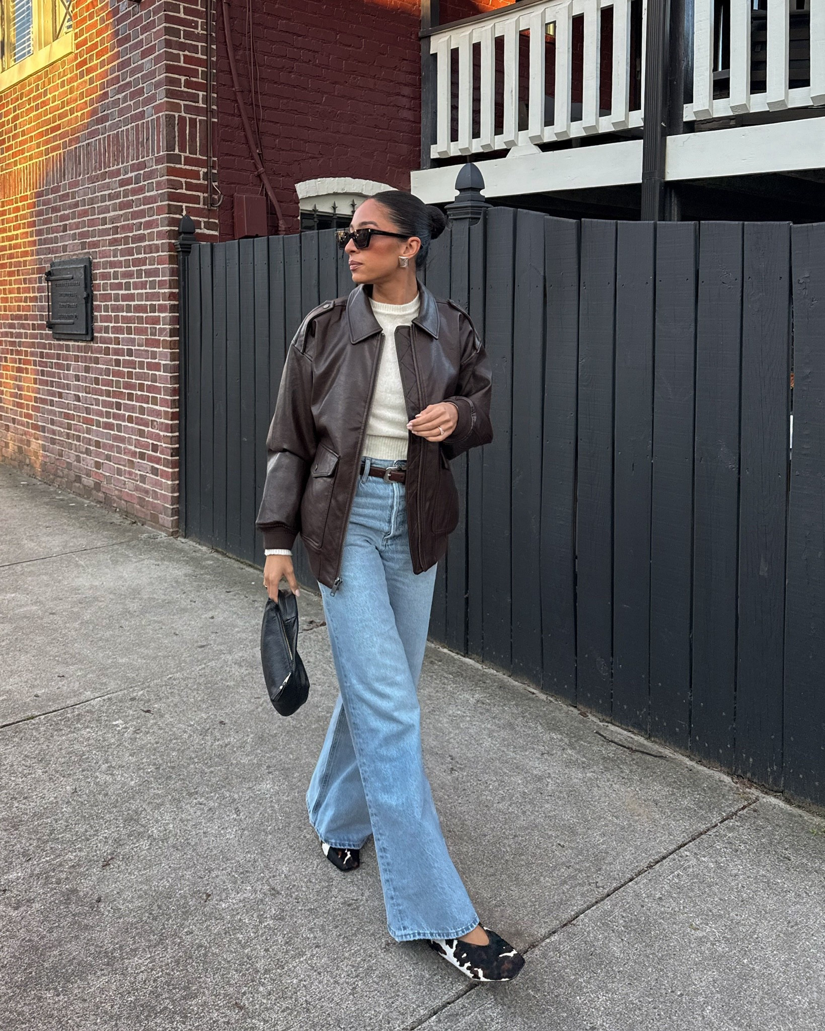 My favorite outfit from 2025 🤩 Wearing size S jacket, XS sweater, S belt / exact jacket is OOS but I’ve linked similars 


Winter outfit 
Winter fashion
Jeans
Denim
Leather jacket outfit 

#LTKFindsUnder100 #LTKSeasonal