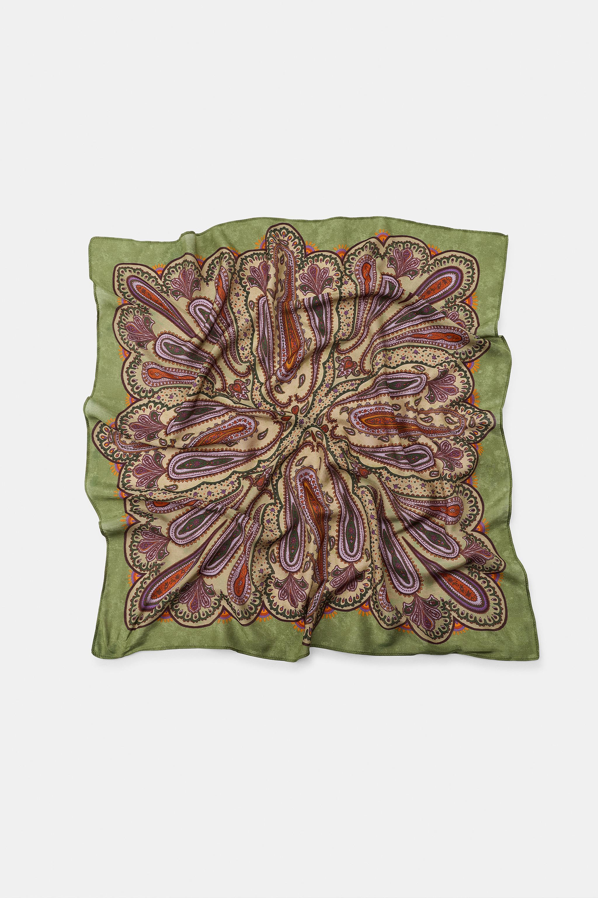 Printed scarf made from a viscose and 25% silk blend.Dimensions: 25.6 x 25.6 inches. | Zara US
