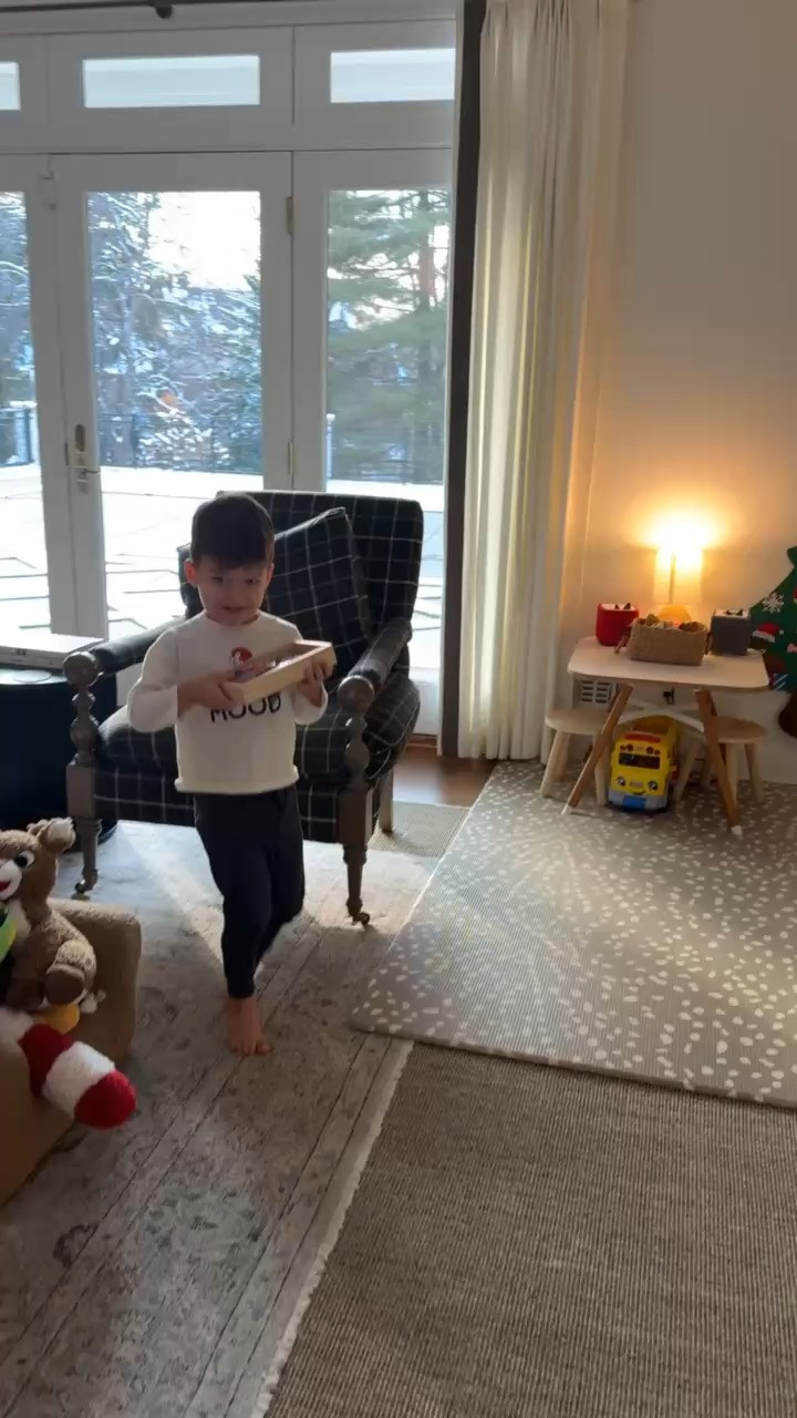 Can you tell we love puzzles around here 🤣

puzzles, crocodile creek, christmas kids puzzles, the grinch, the grinch shirts, kids shirts, kids christmas, Grace White 

 

#LTKGiftGuide #LTKHoliday #LTKKids