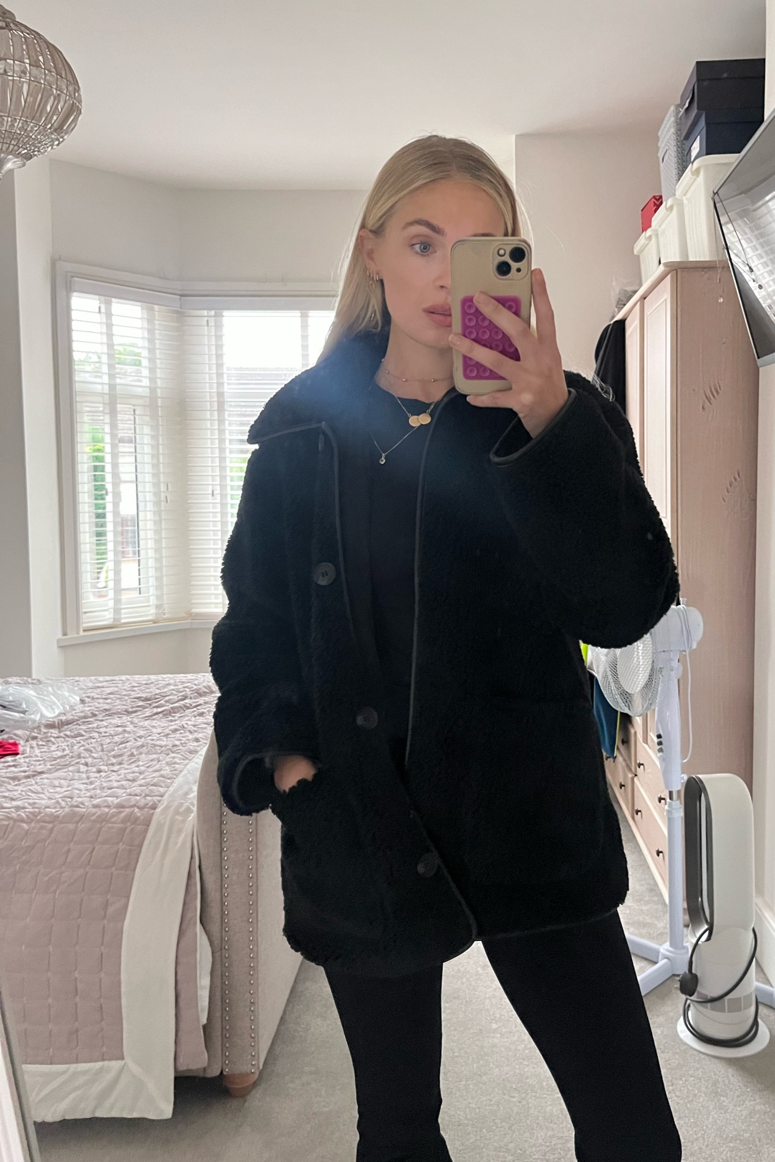 Black fleece jacket 

#LTKeurope #LTKwinter #LTKautumn