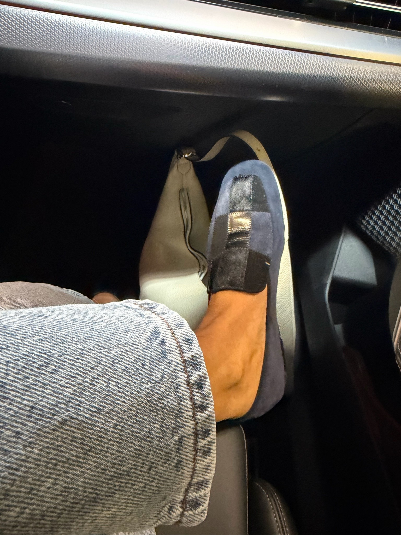 Perfect navy loafer

#LTKootd
