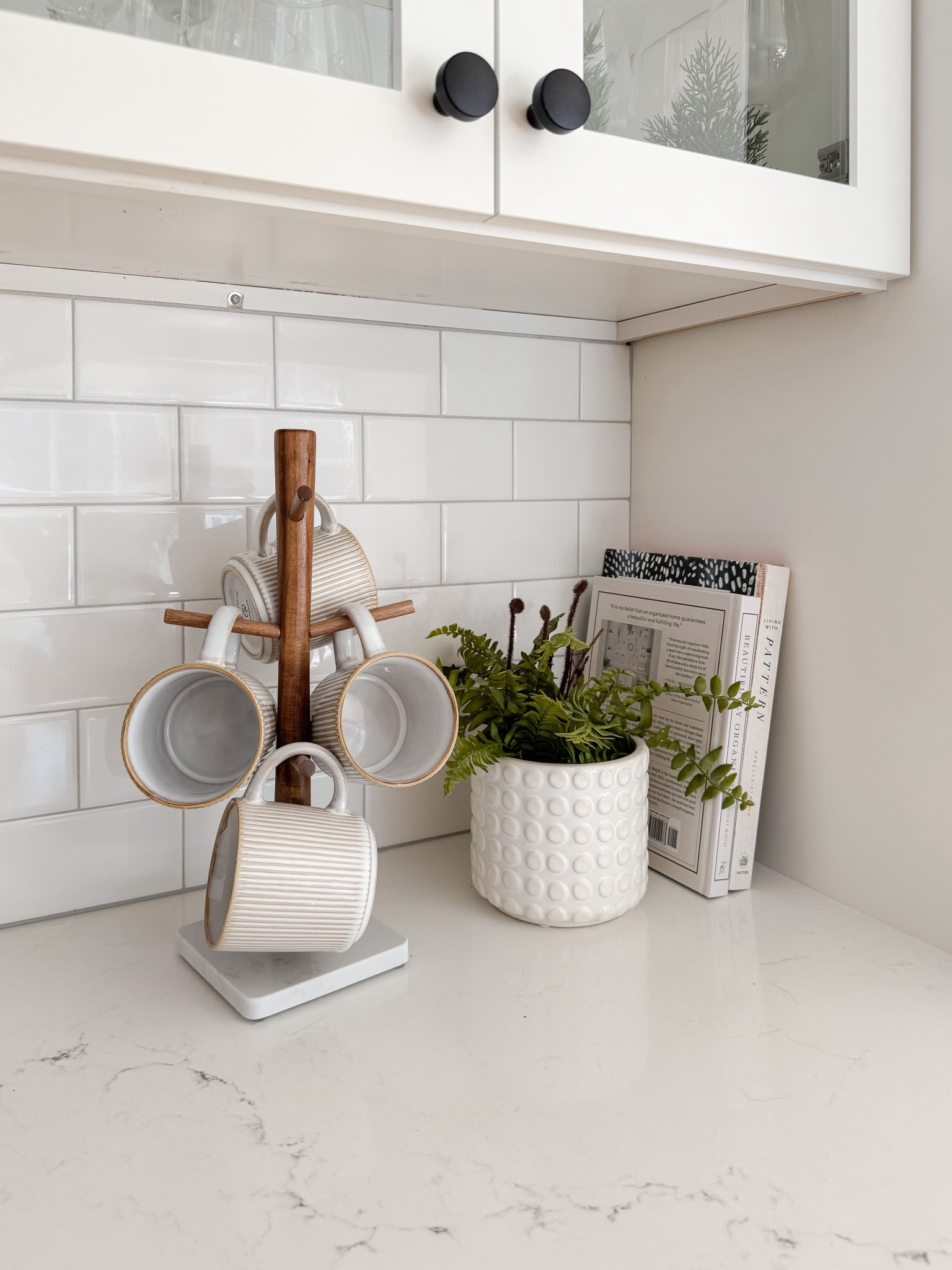 Kitchen home decor candle warmer winter decor holiday decor vase and stems Amazon holiday 

#LTKHome #LTKSaleAlert #LTKFindsUnder50