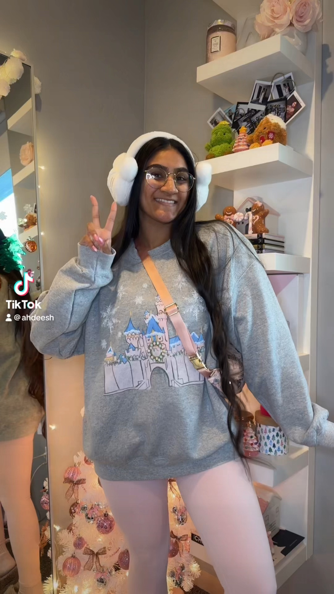 ear muffs- forever 21
crewneck- belleandpark code: ahdeesh10