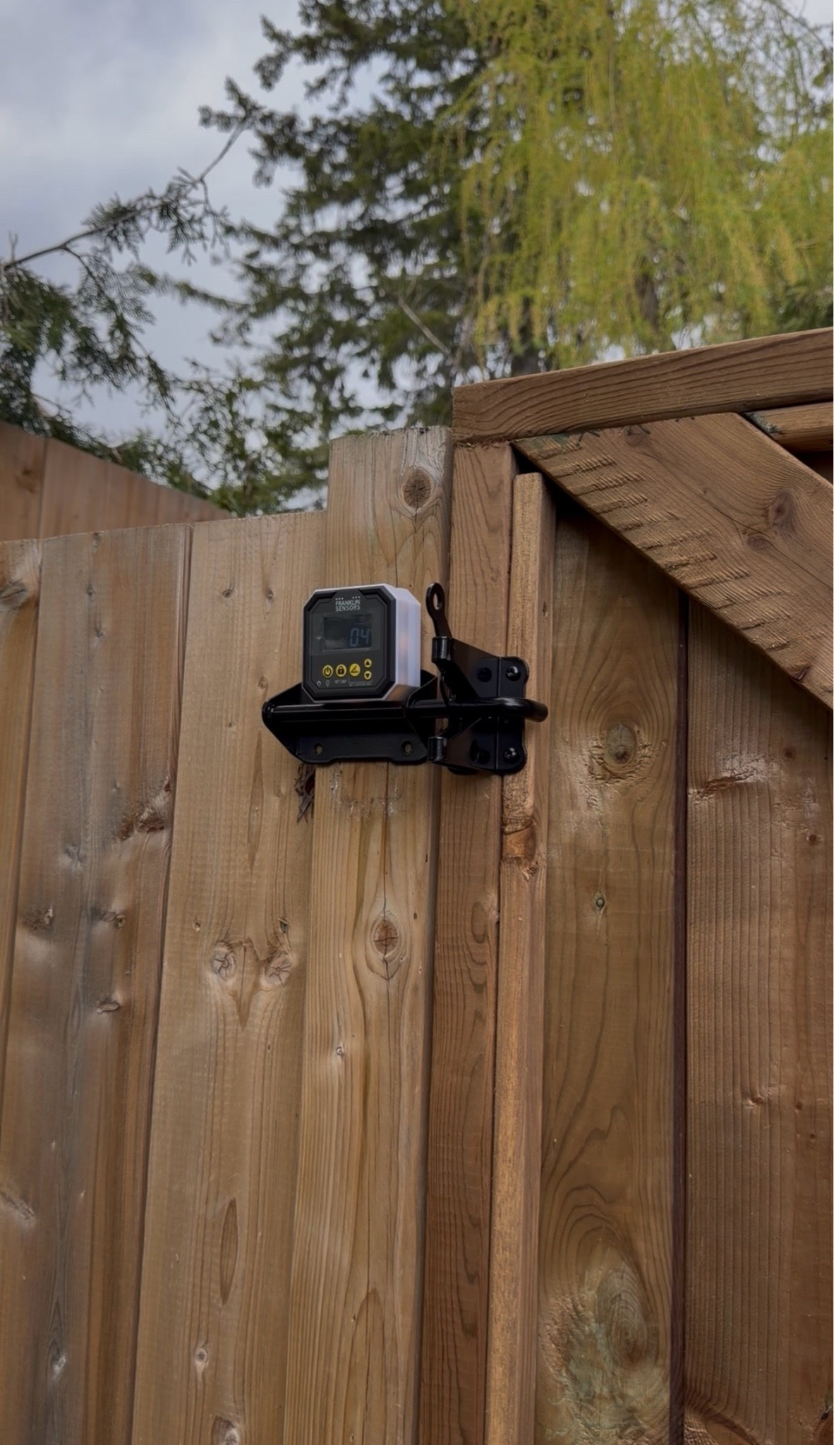 This little level and angle finder cube is amazing. It magnetic, shows you the exact angle and lights up red yellow and green to let you know if you’re level. You can even set it to the angle you’re looking for, and it will turn green when you get there!

#LTKhome #LTKgiftguide #LTKmens