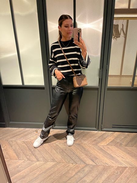 Paris day 3. Sweater is old, I’ll link similar. Size 27 long in the pants, I’m 5’9”x Bag is the Ela Handbags case clutch in hazelnut. You can use code STACEY15 to save. #stripedsweater #fauxleatherpants #elahandbags
