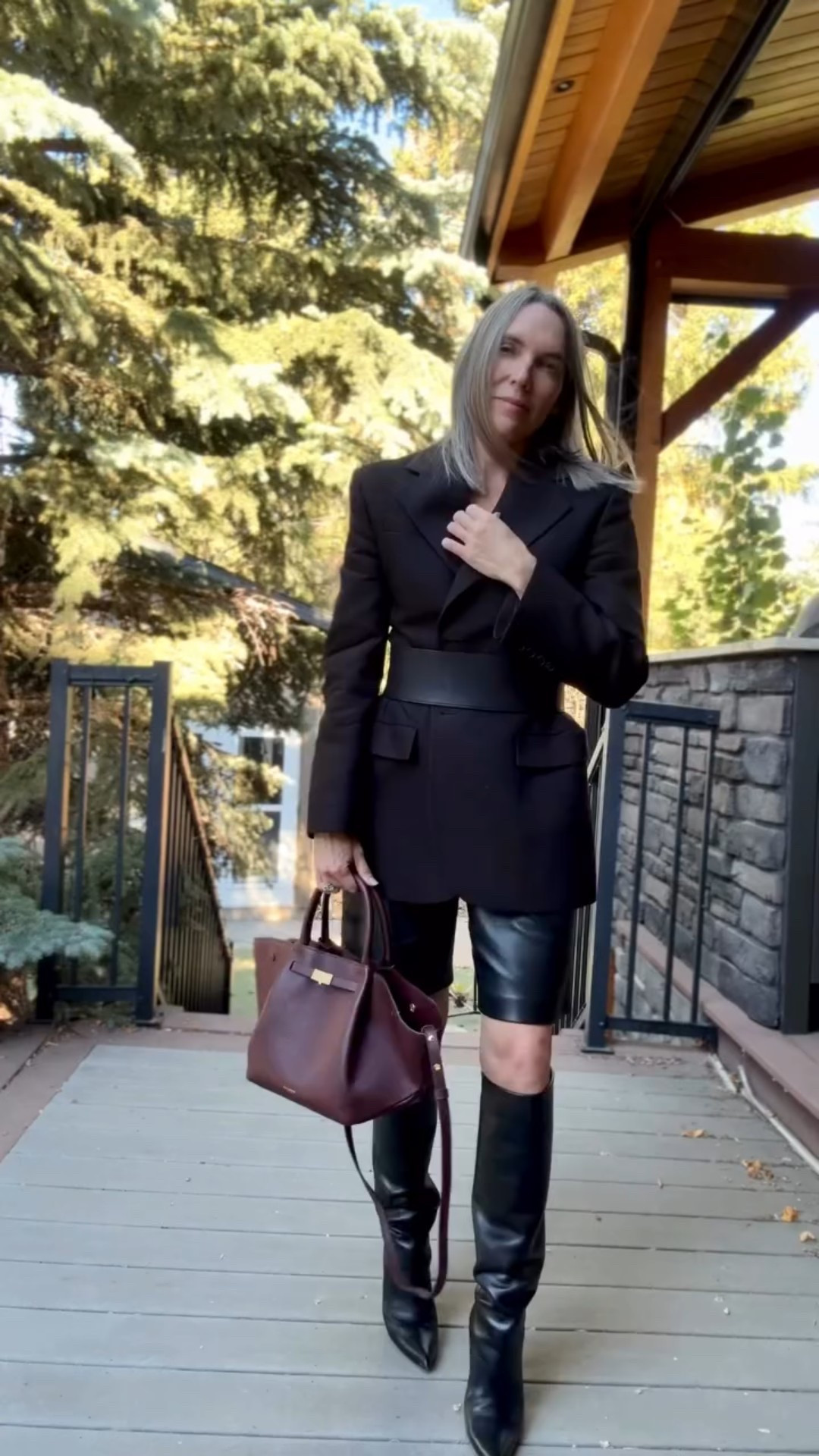 It is officially fall.  If we can keep THIS type of fall around for awhile, I’m here for it. 

Blazer @sourceunknown_official 
Belt and shorts @aritzia 
Boots @ysl 
Bag @demellierlondon

#LTKworkwear #LTKbag #LTKstyletip